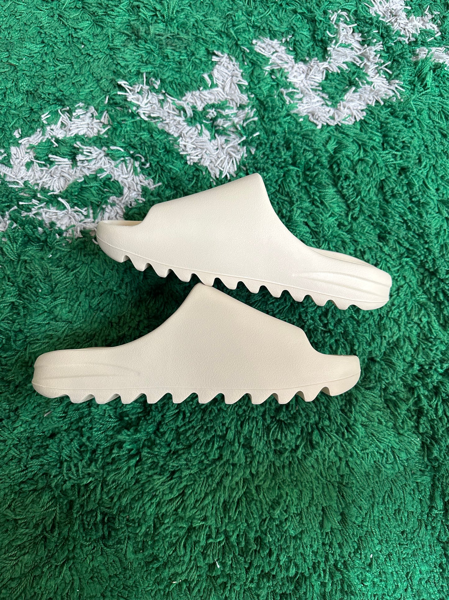 Yeezy Slide “Bone”