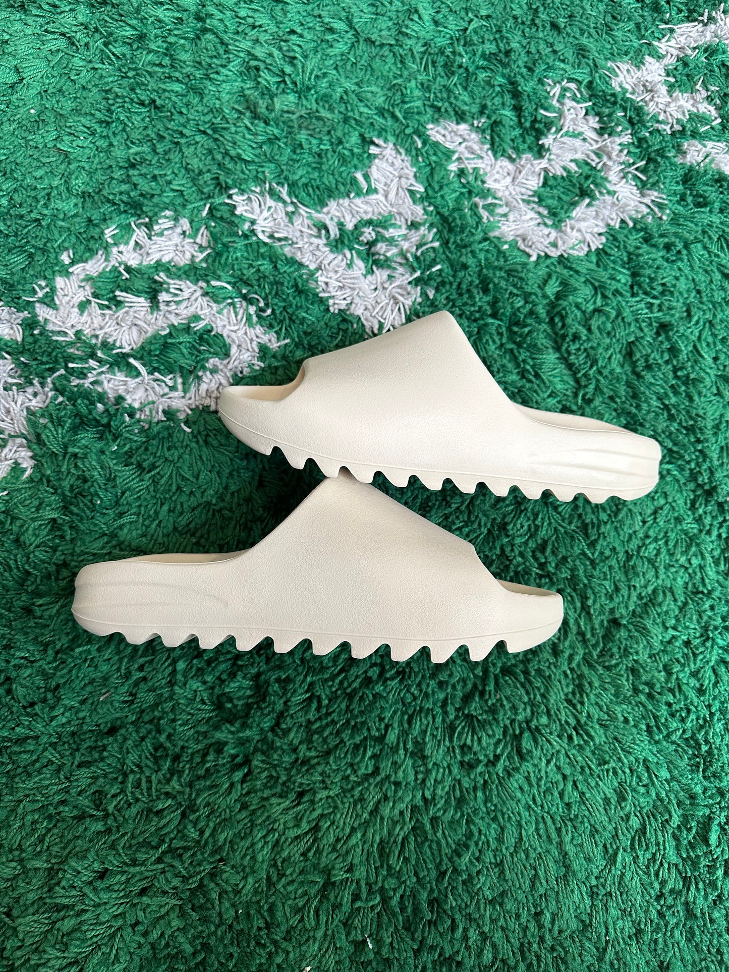 Yeezy Slide “Bone”