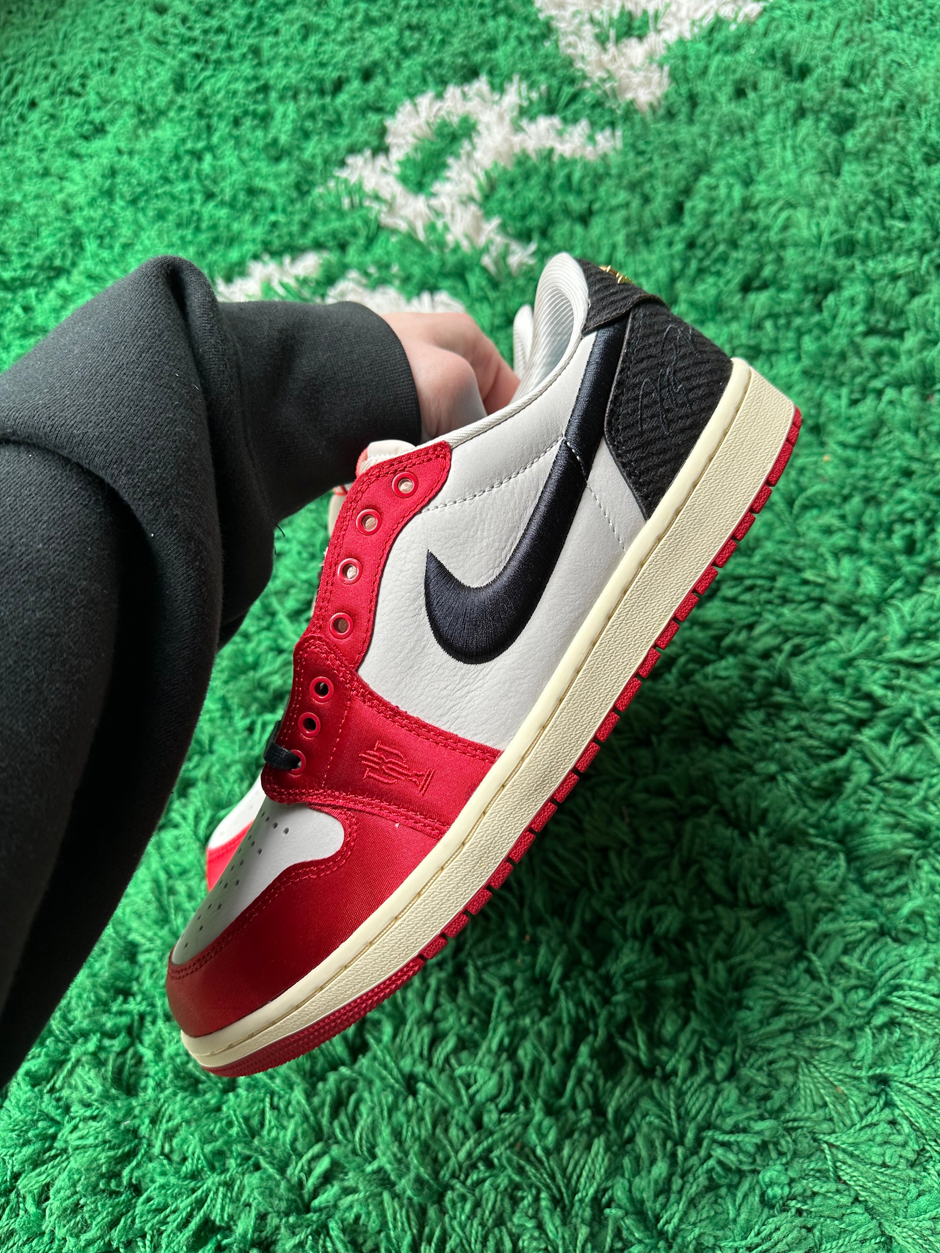 Jordan 1 Low x Trophy Room