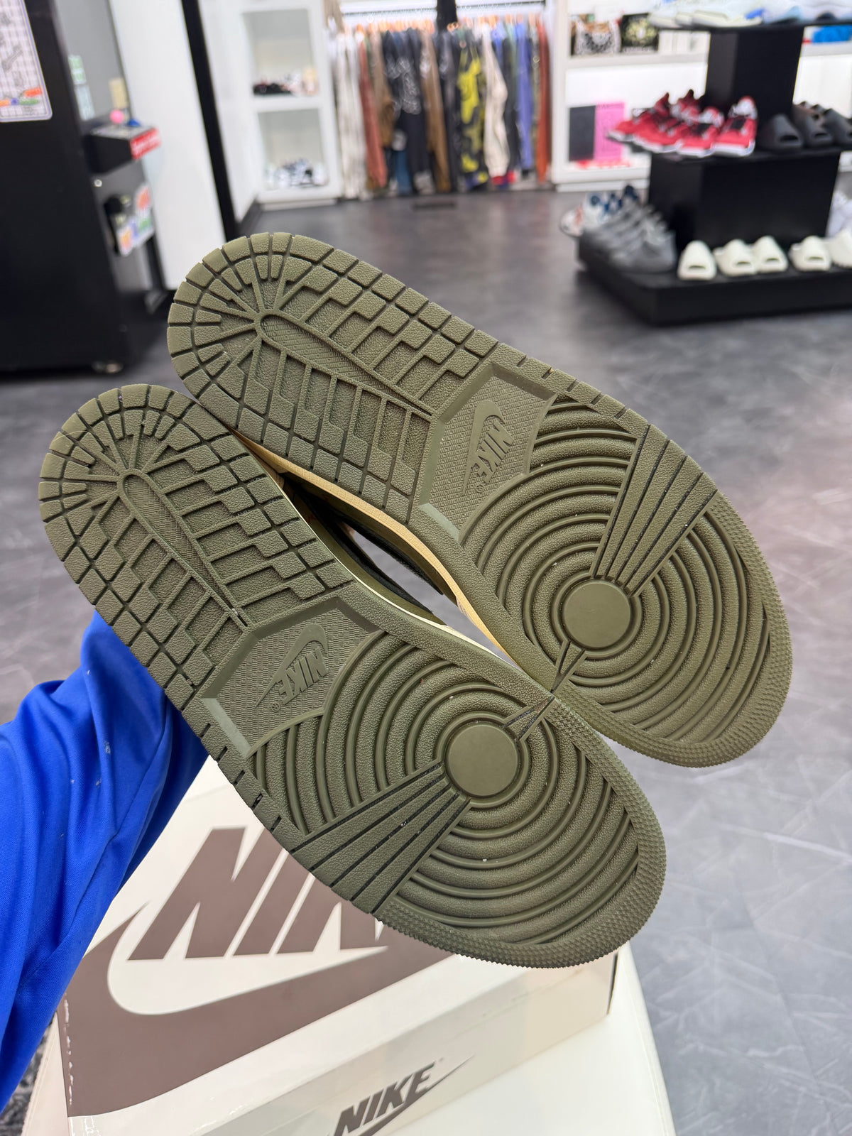 Jordan 1 Low Travis Scott Medium Olive