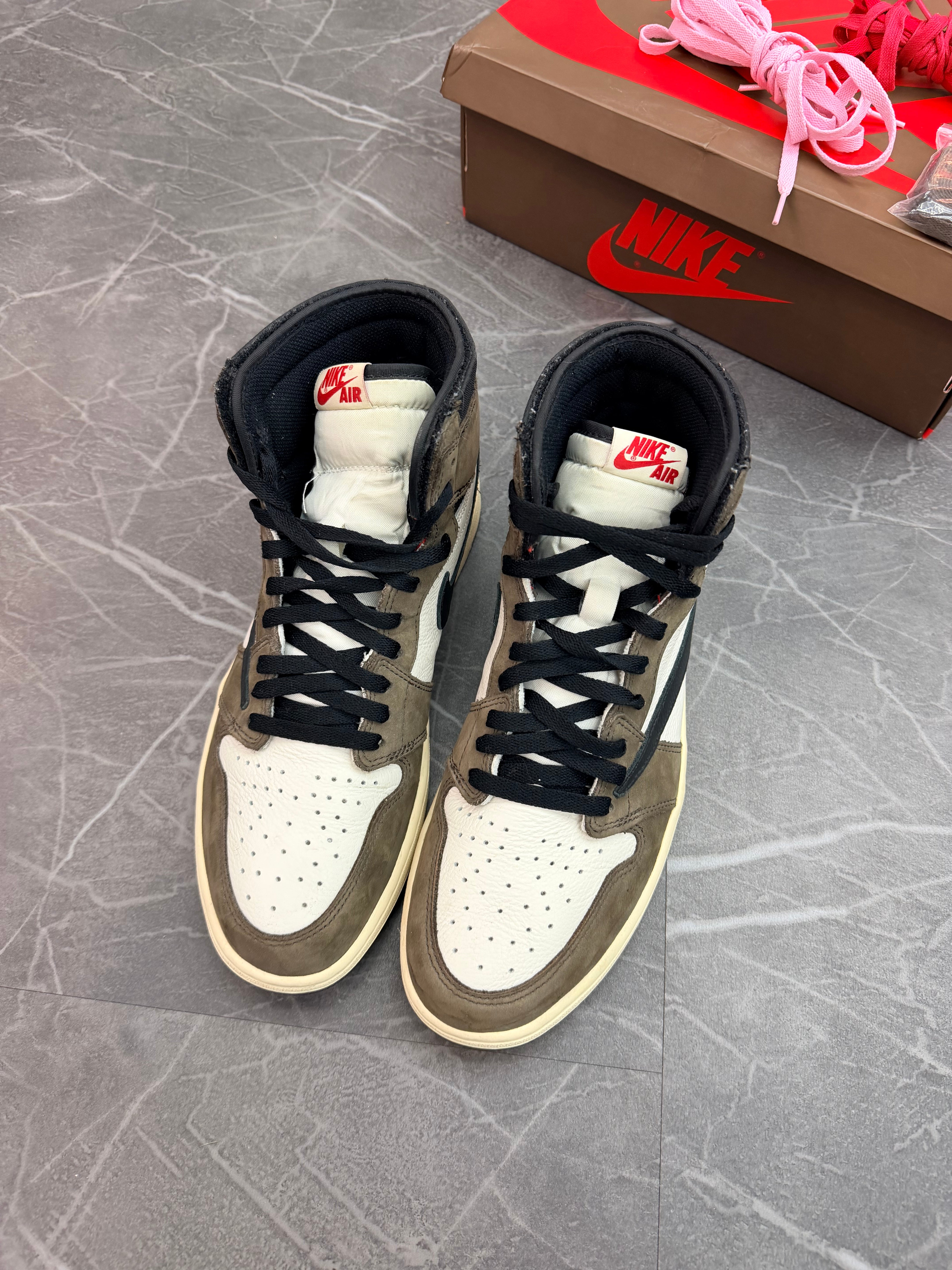 Travis Scott Jordan 1 High “OG Mocha”