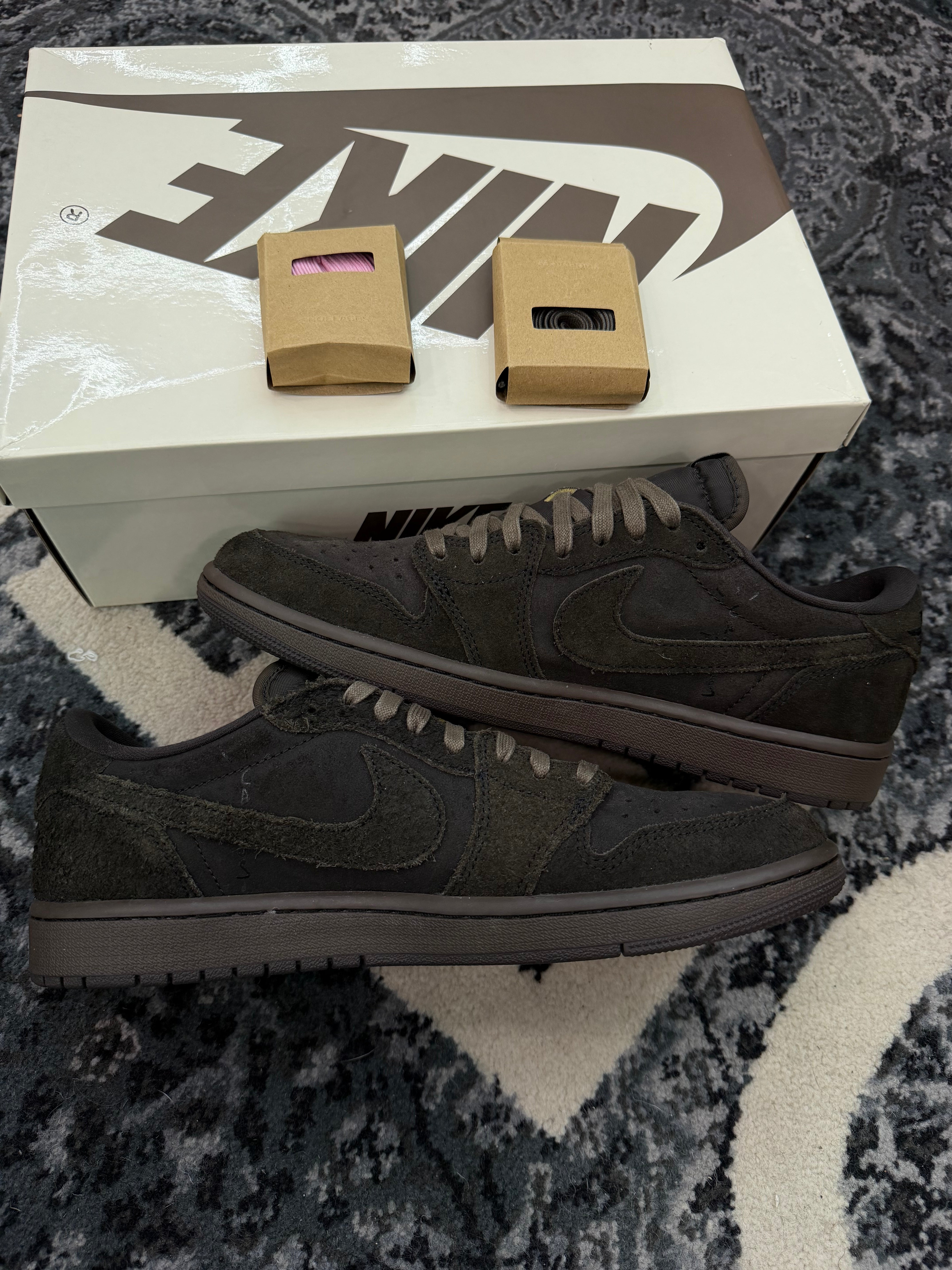 Jordan 1 Low x Travis Scott “Velvet Brown”