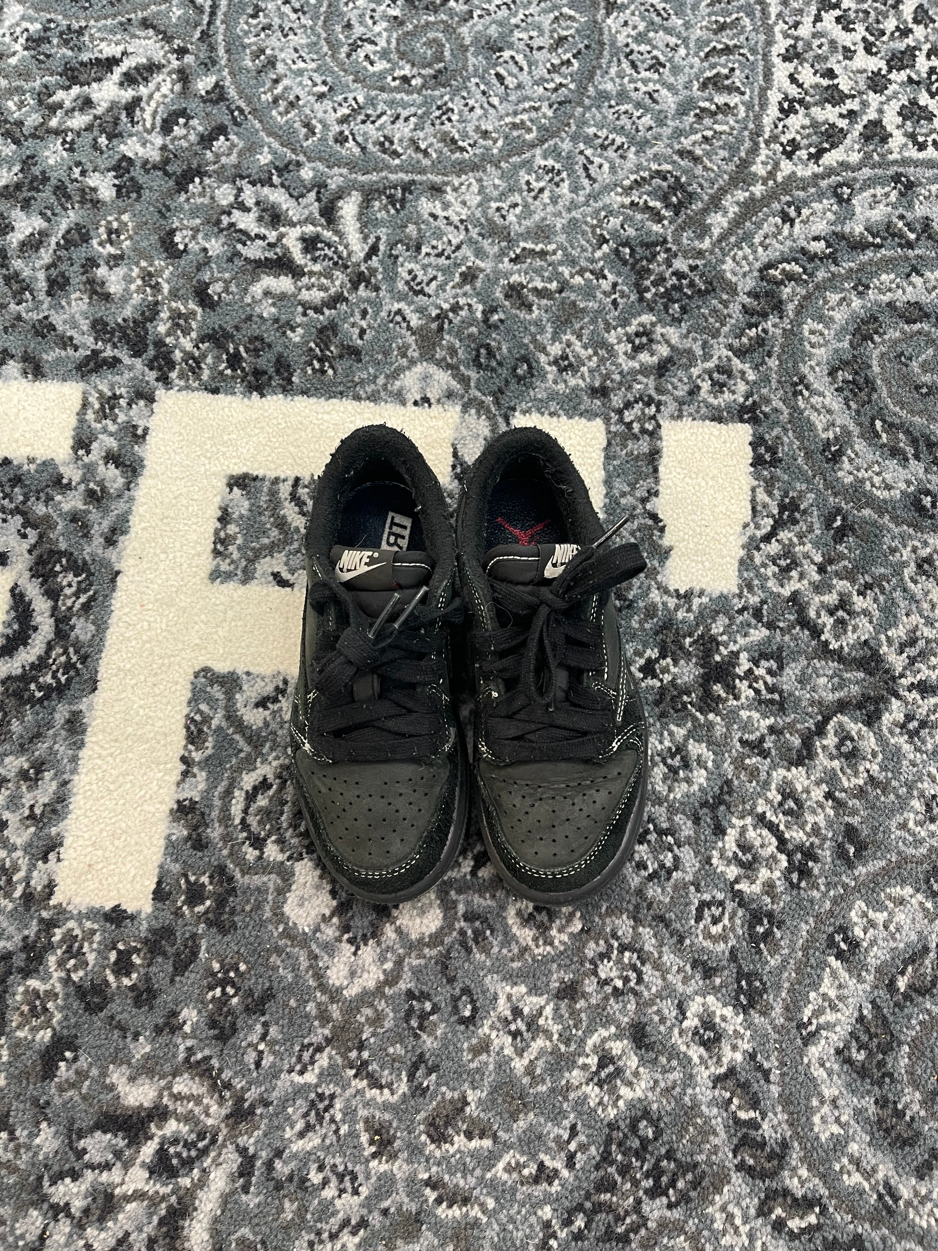 Jordan 1 Low Travis Scott “Phantom”
