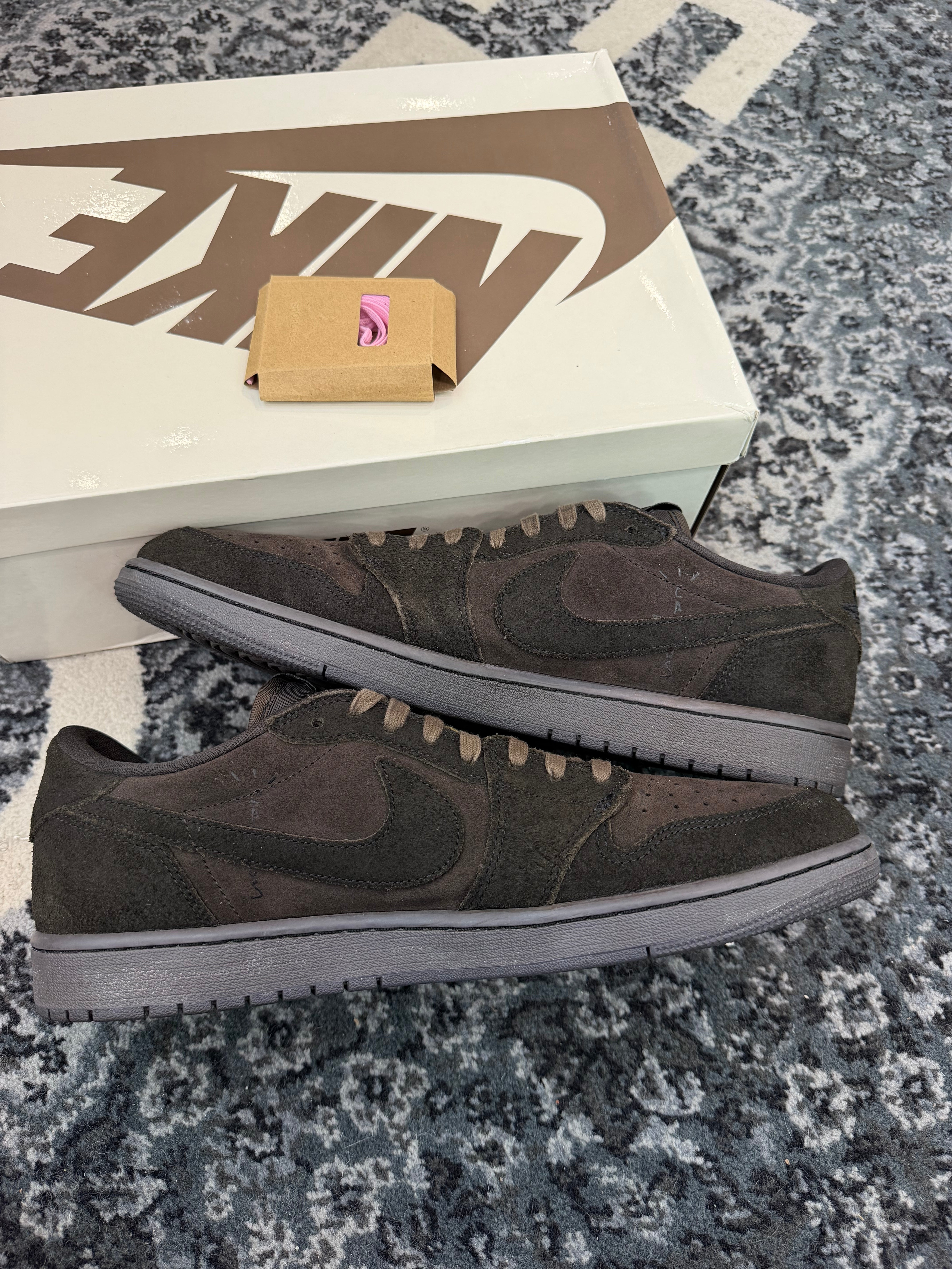 Jordan 1 Low x Travis Scott “Velvet Brown”