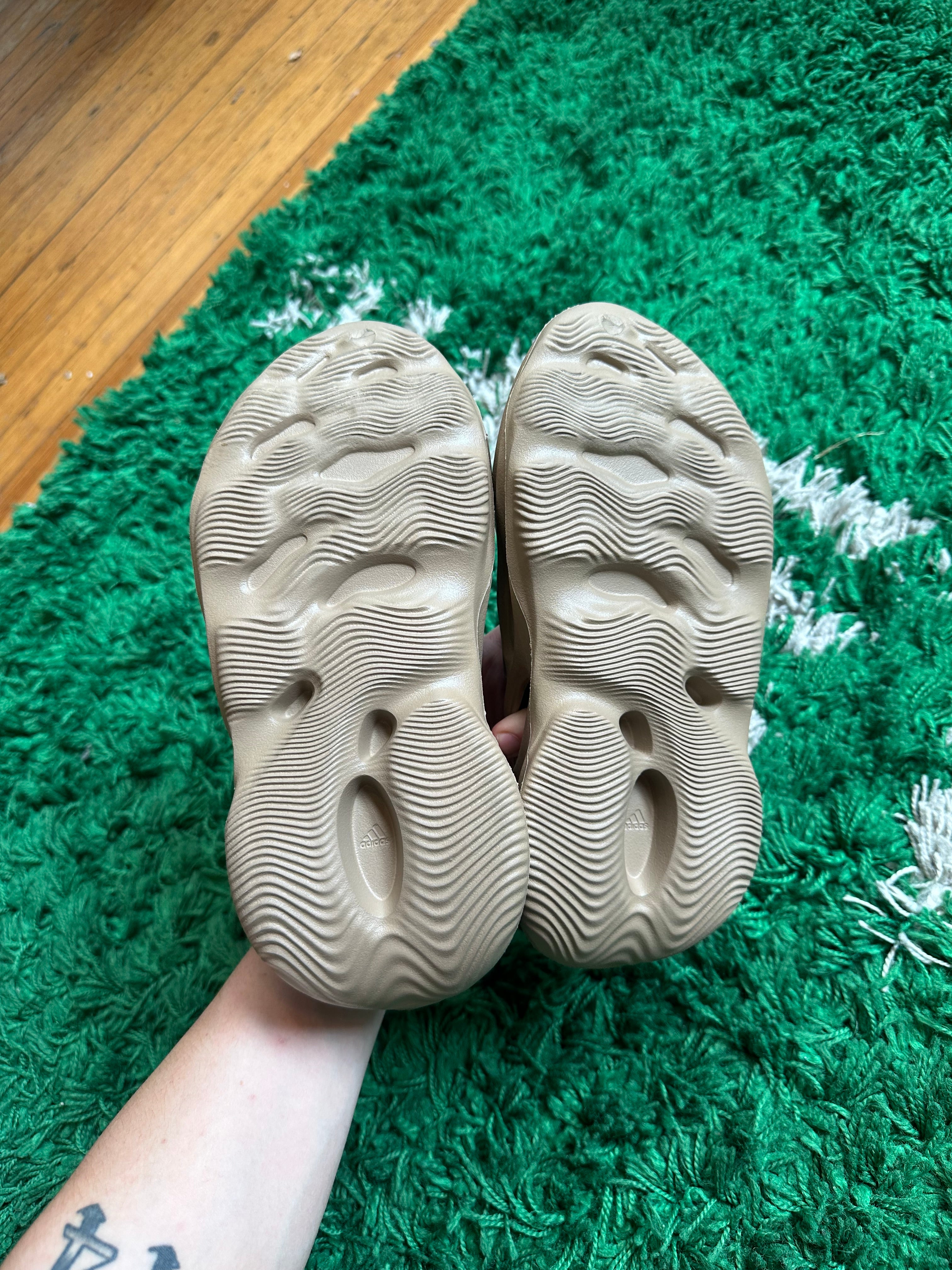 Yeezy Foam Runner “Clay Taupe”