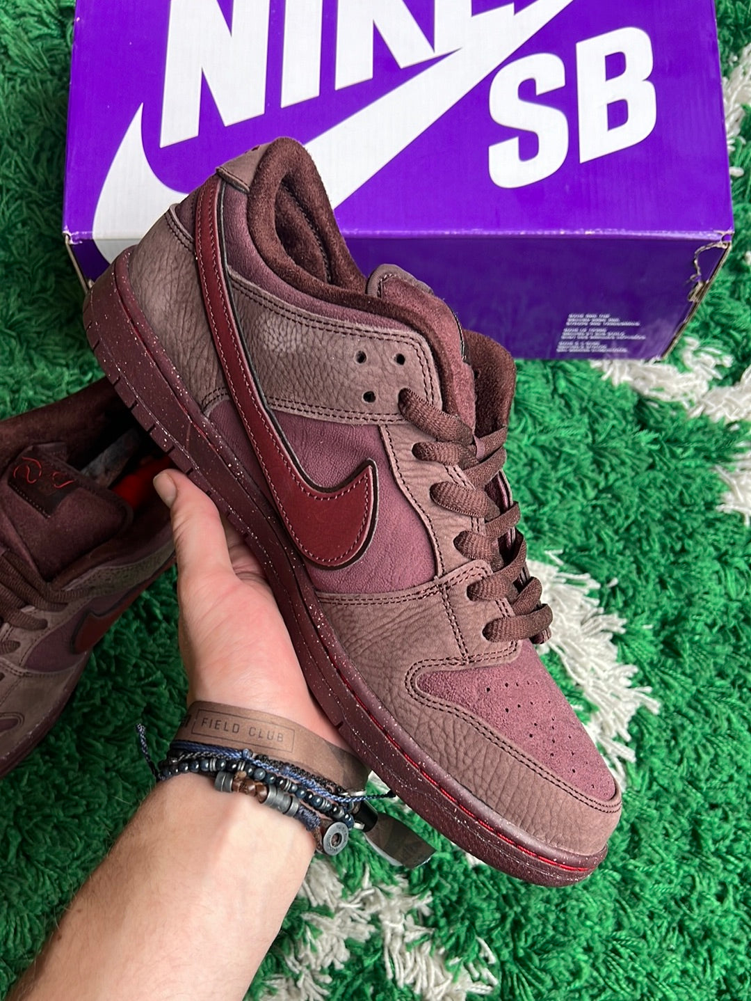 Nike SB Dunk Low “City of Love”