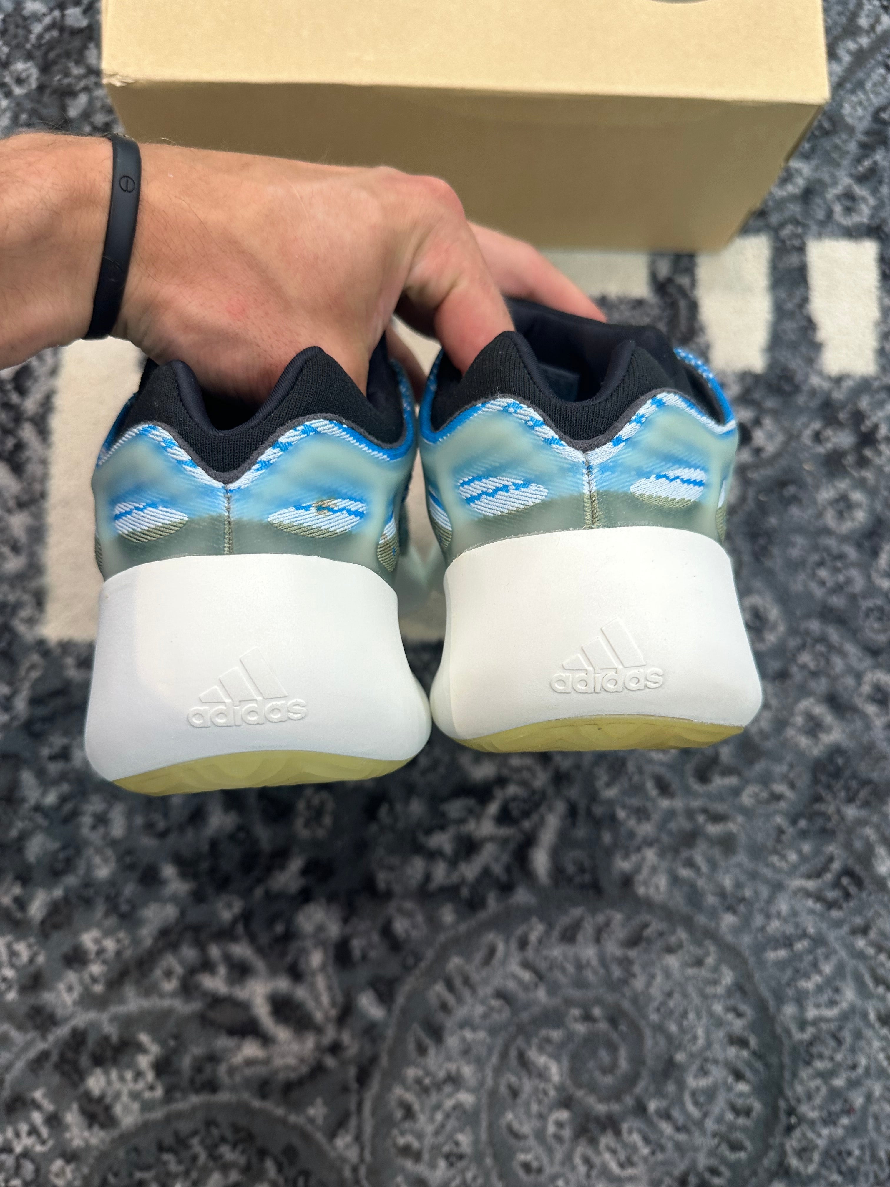Yeezy 700 “Arzareth”