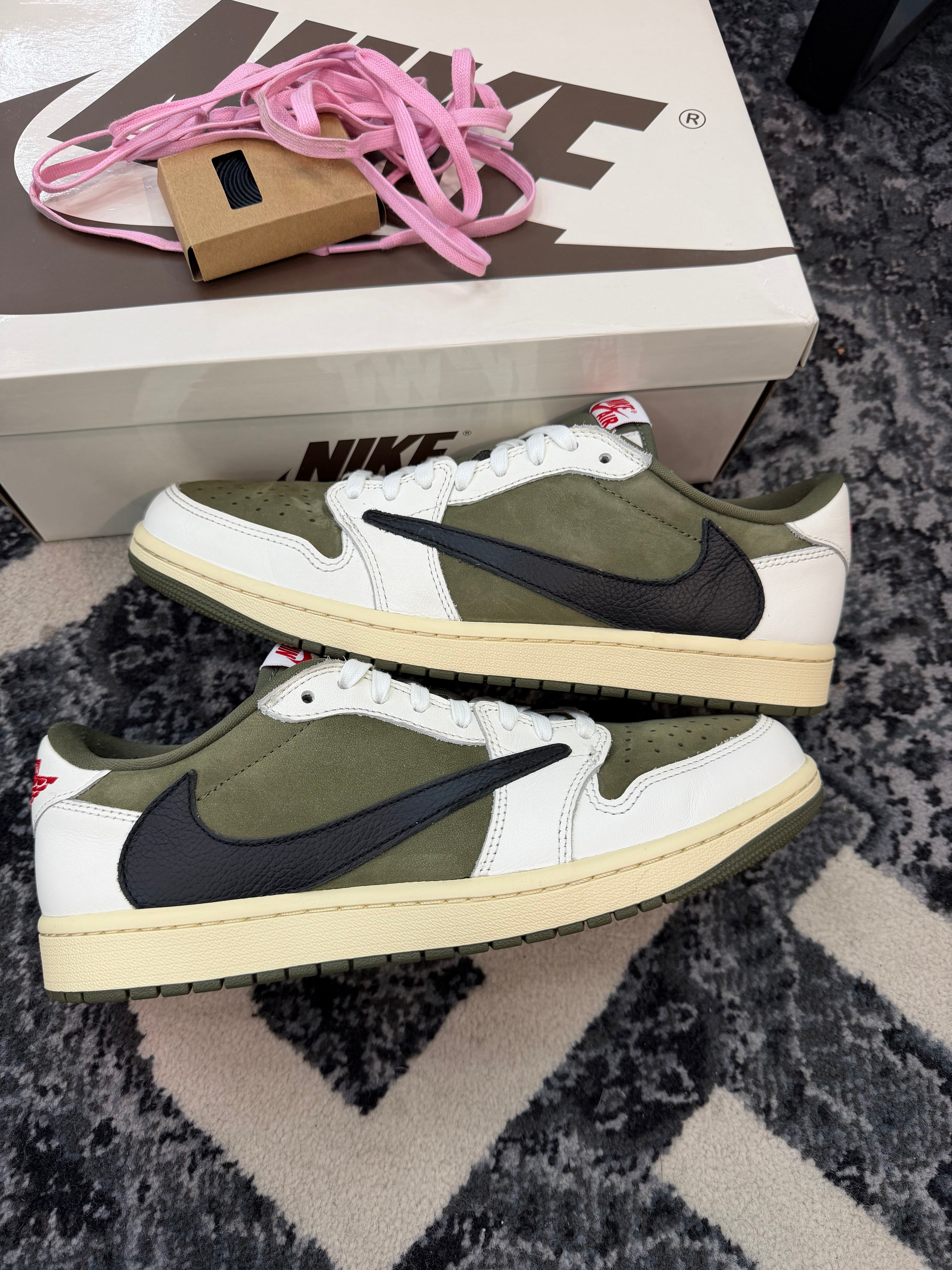 Jordan 1 Low x Travis Scott “Medium Olive”