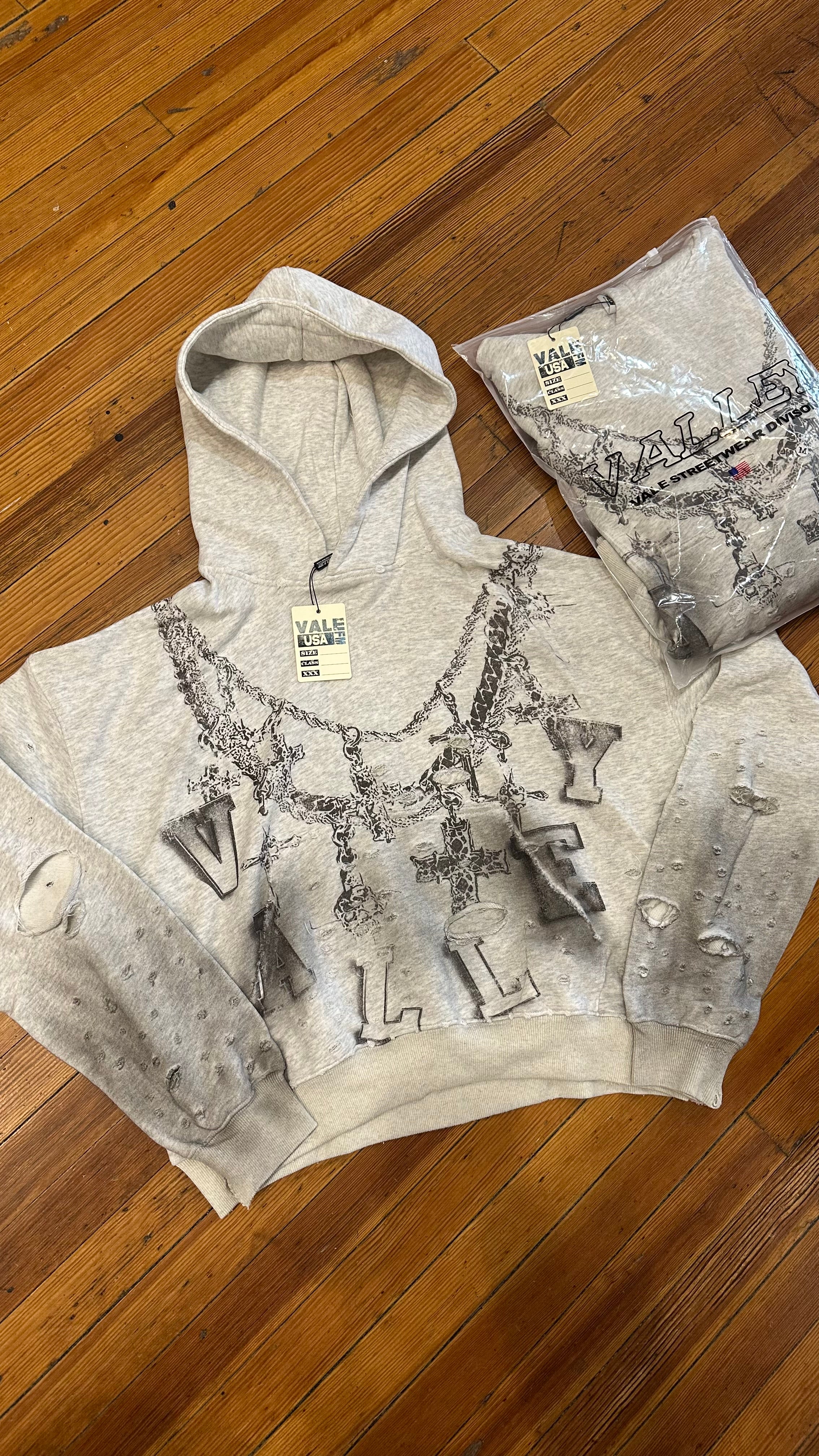 Vale Forever Big Chain Pull Over “White”