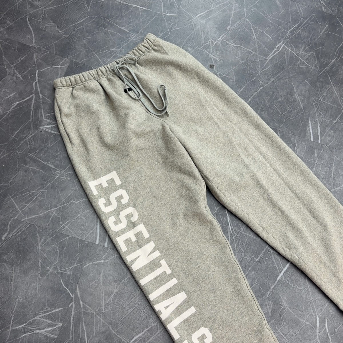 Fear of God Essentials Fleece Relaxed Sweatpant Dark Heather - Image 4