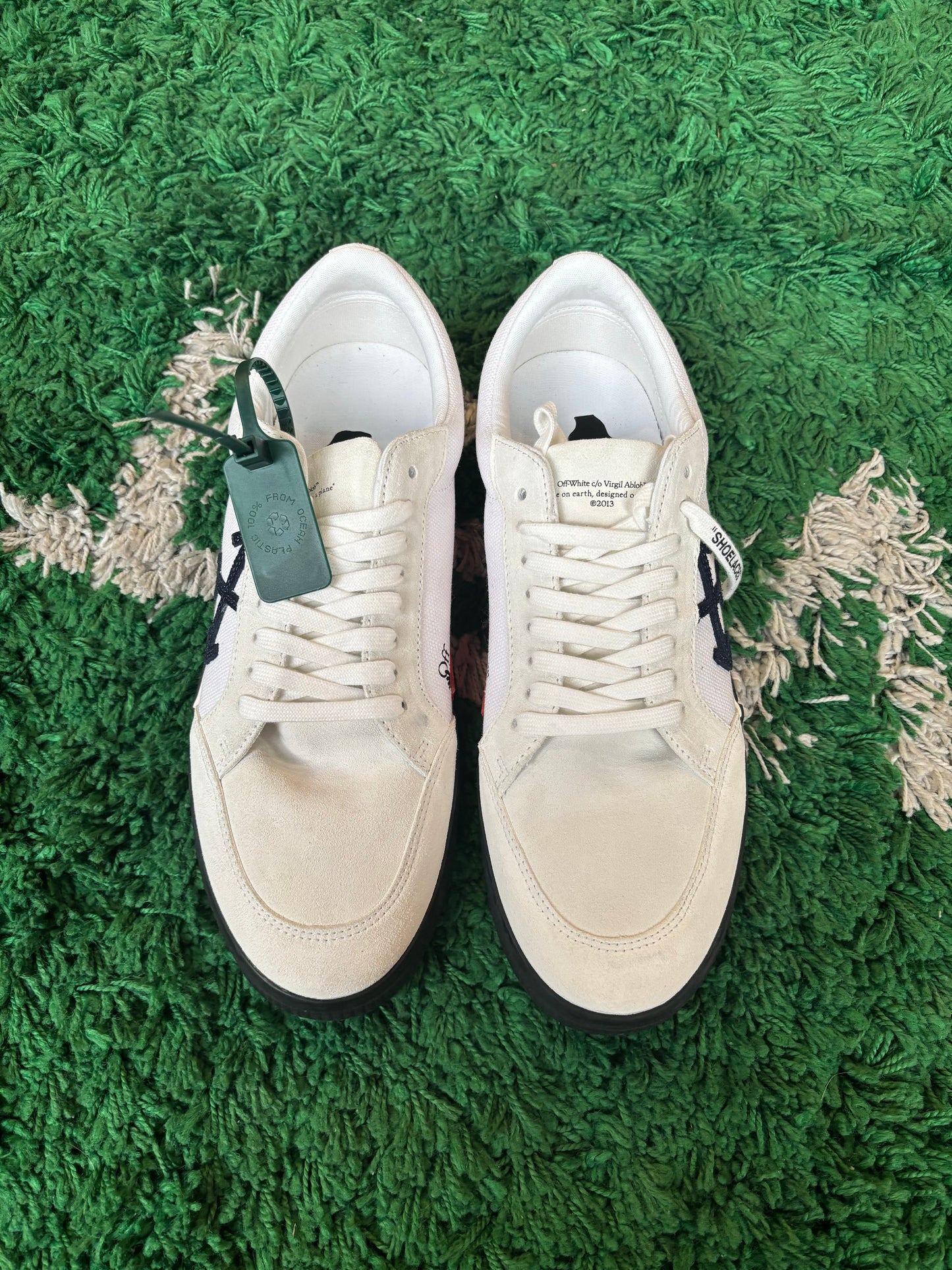 Off-White Vulc Low “White Navy Blue”