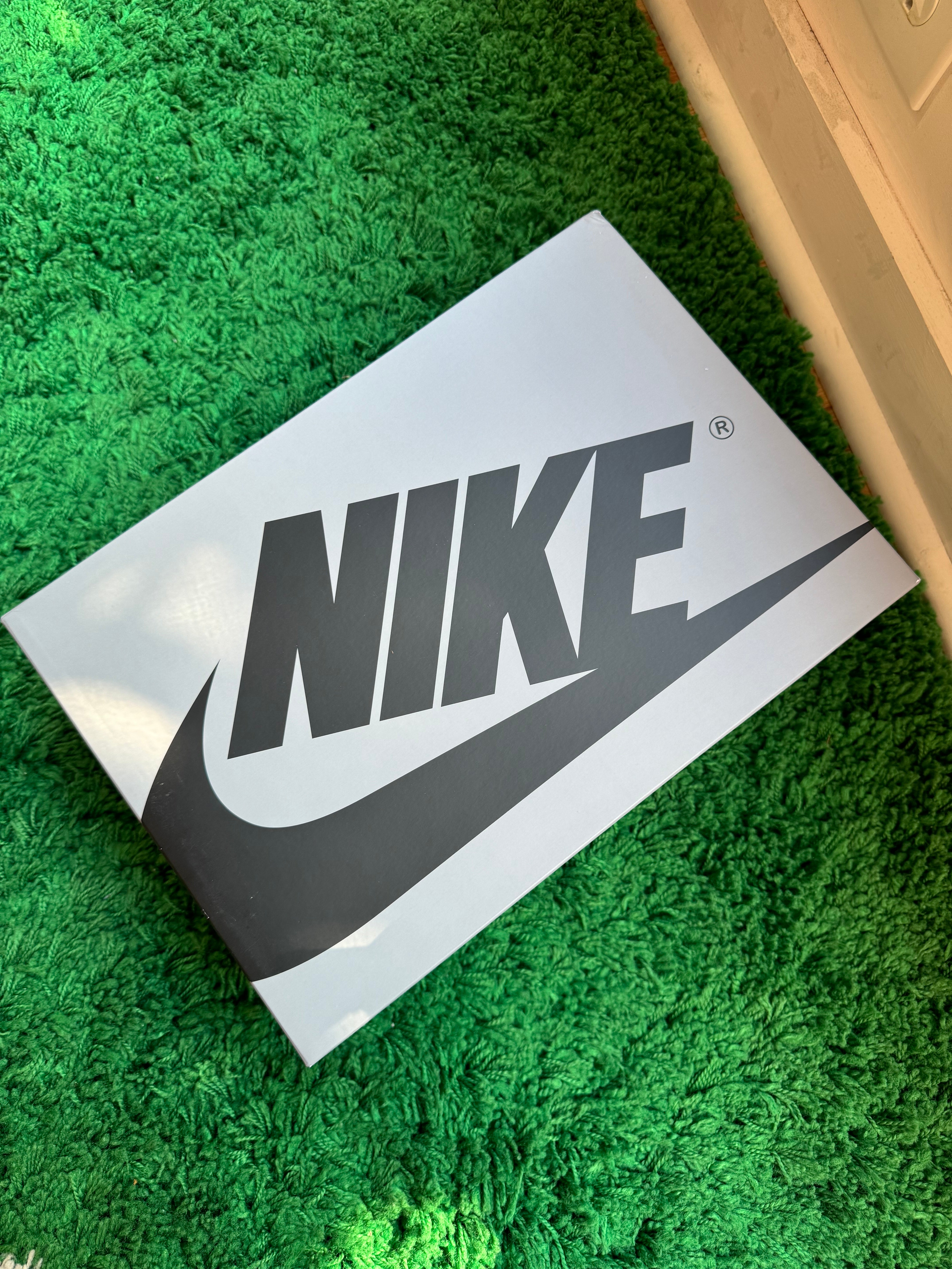 Jordan 1 Low “Shadow”