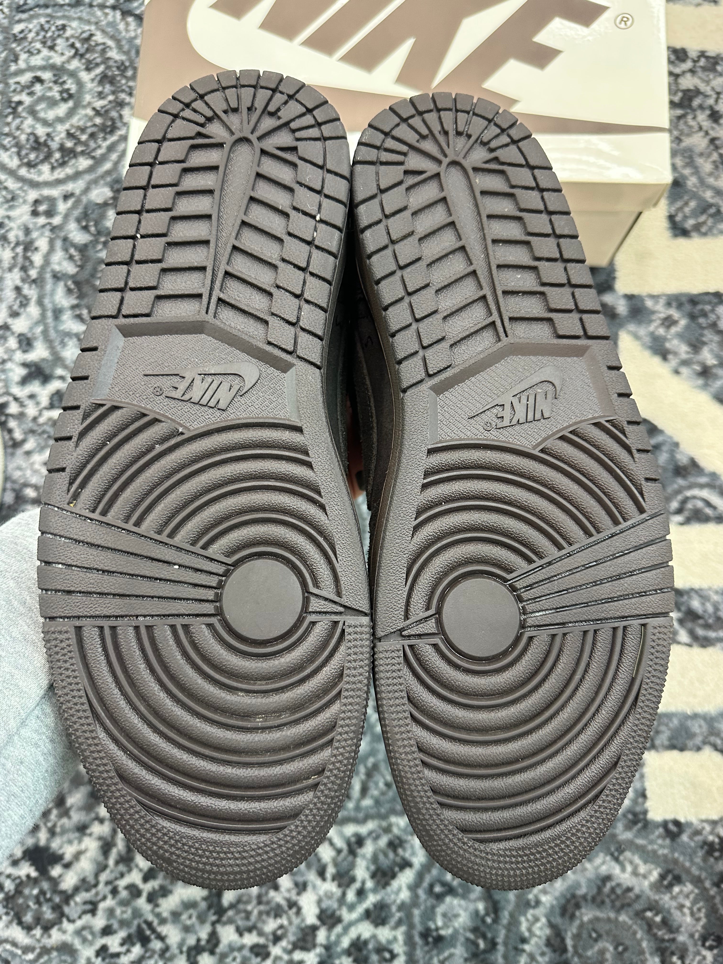 Jordan 1 Low Travis Scott “Velvet Brown”