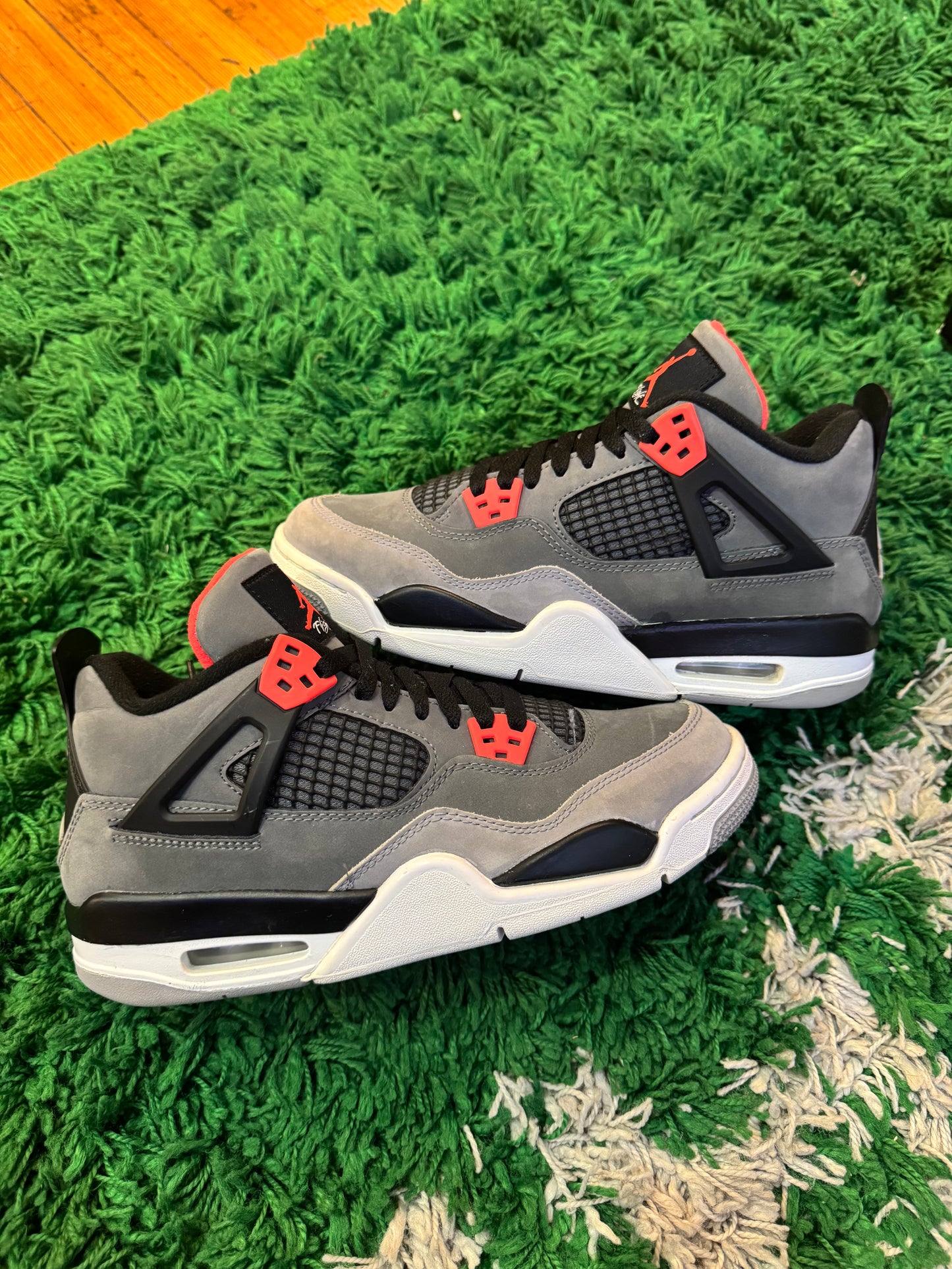 Jordan 4 “Infrared”