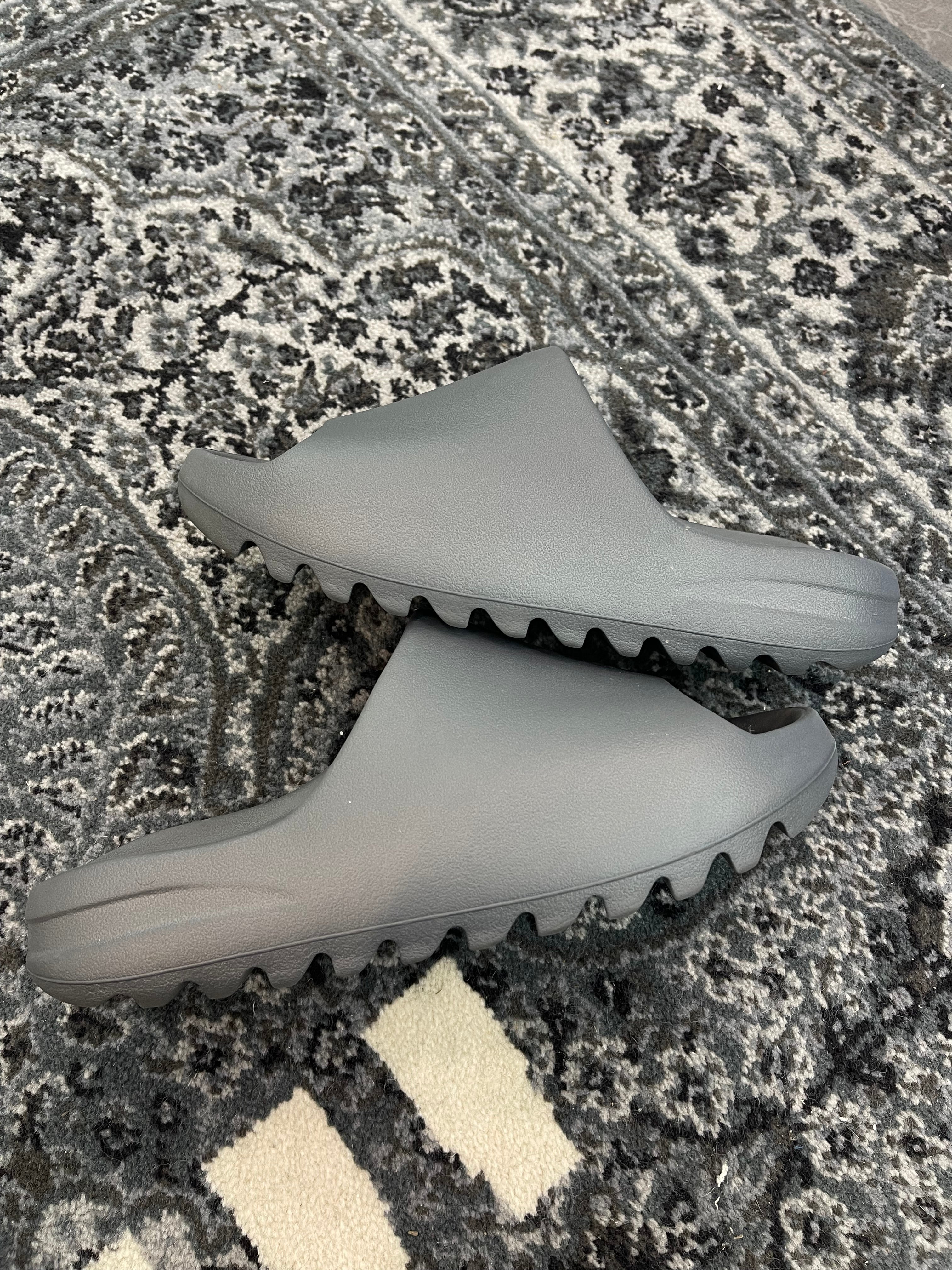 Yeezy Slides “Granite”