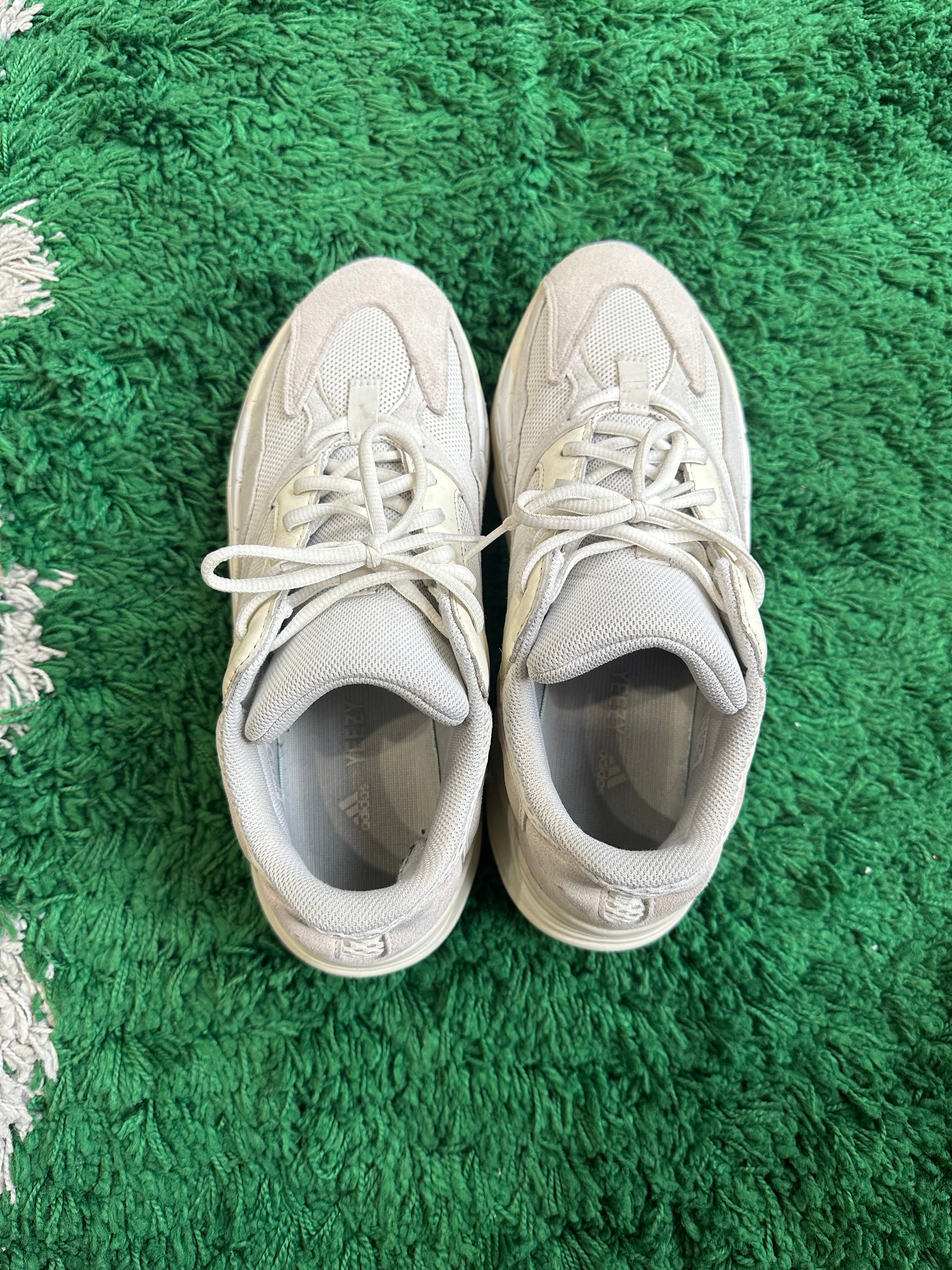 Yeezy 700 “Analog”