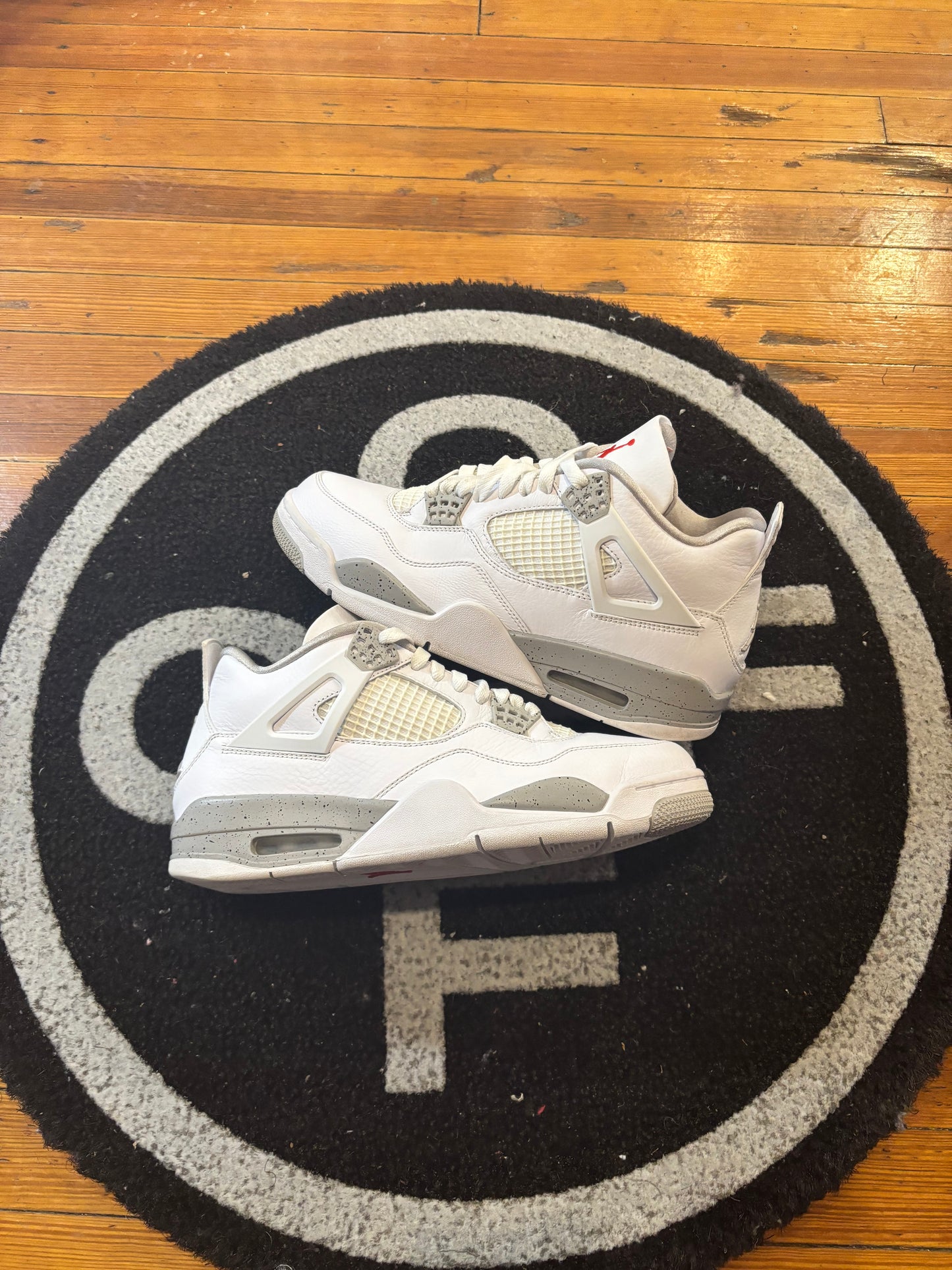 Jordan 4 “White Oreo”