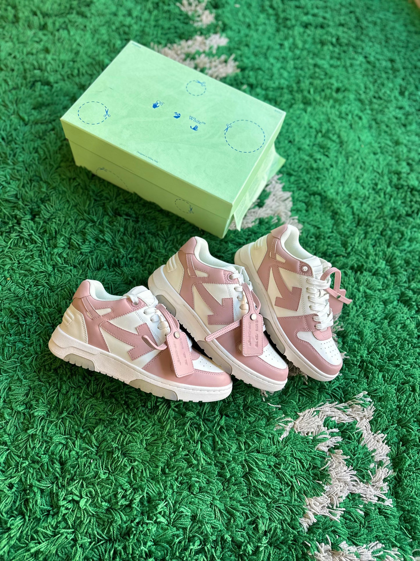 Off-White Out of office “Pink”