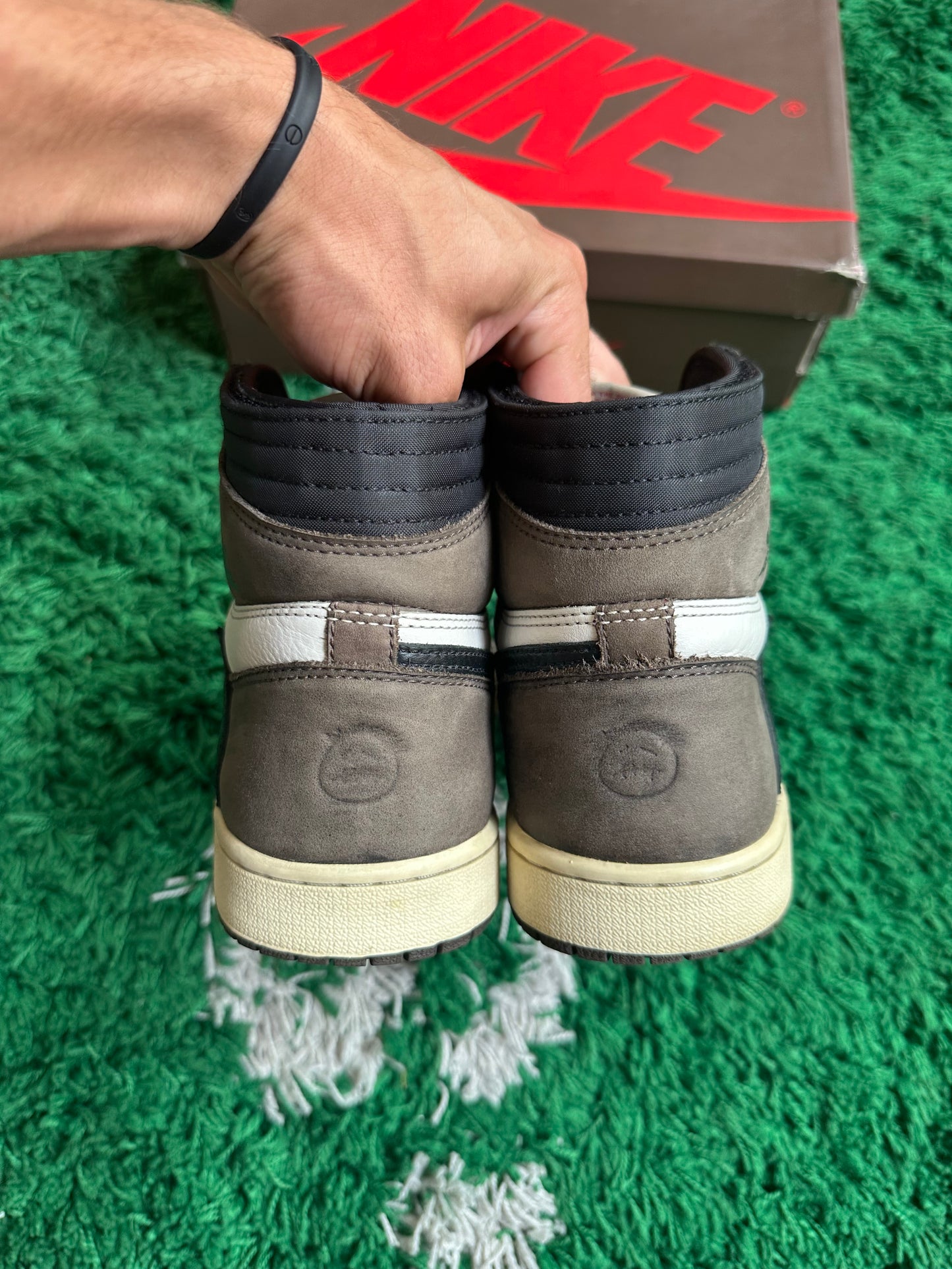 Jordan 1 High Travis Scott “Mocha”