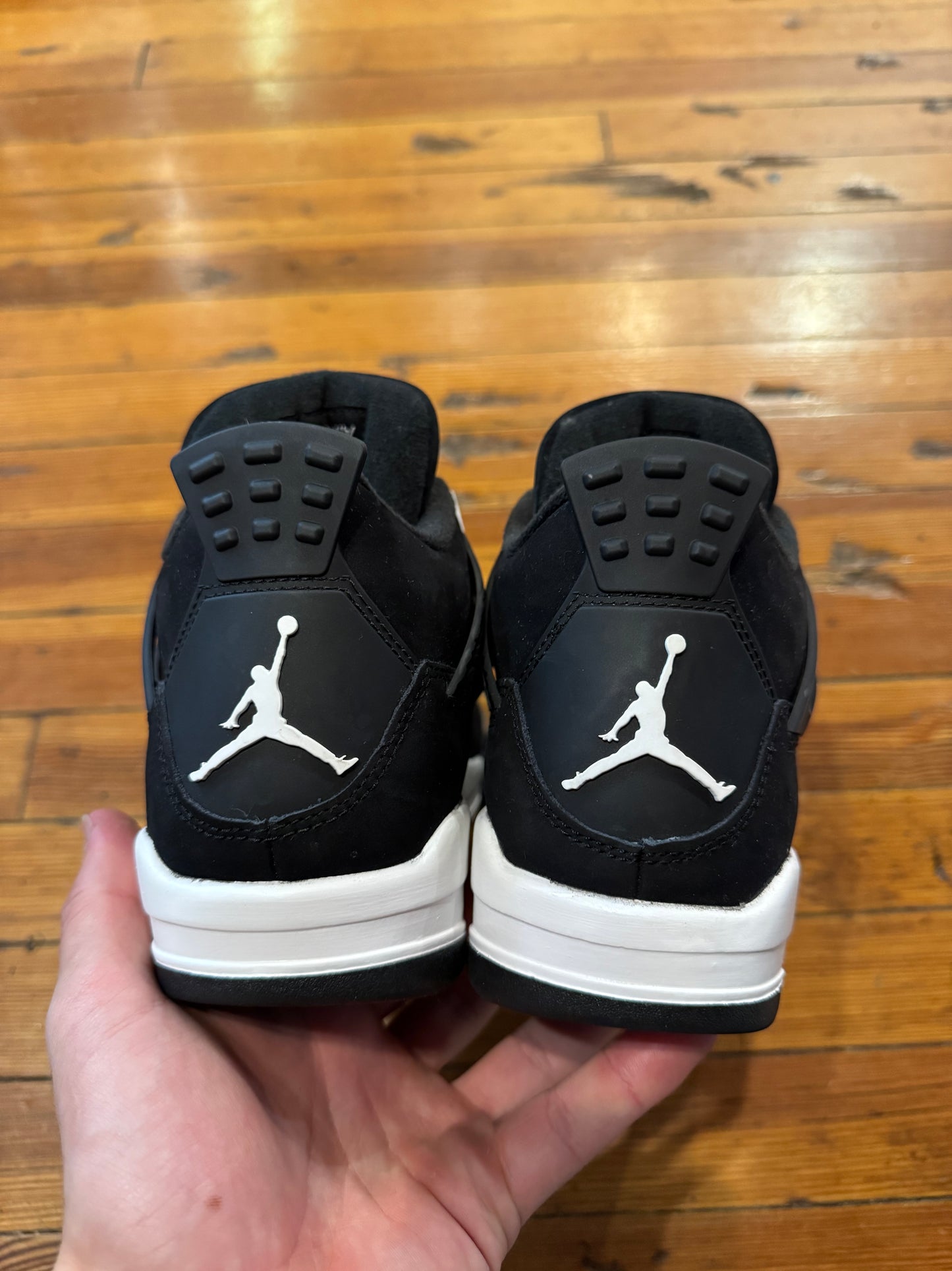 Jordan 4 “White Thunder”