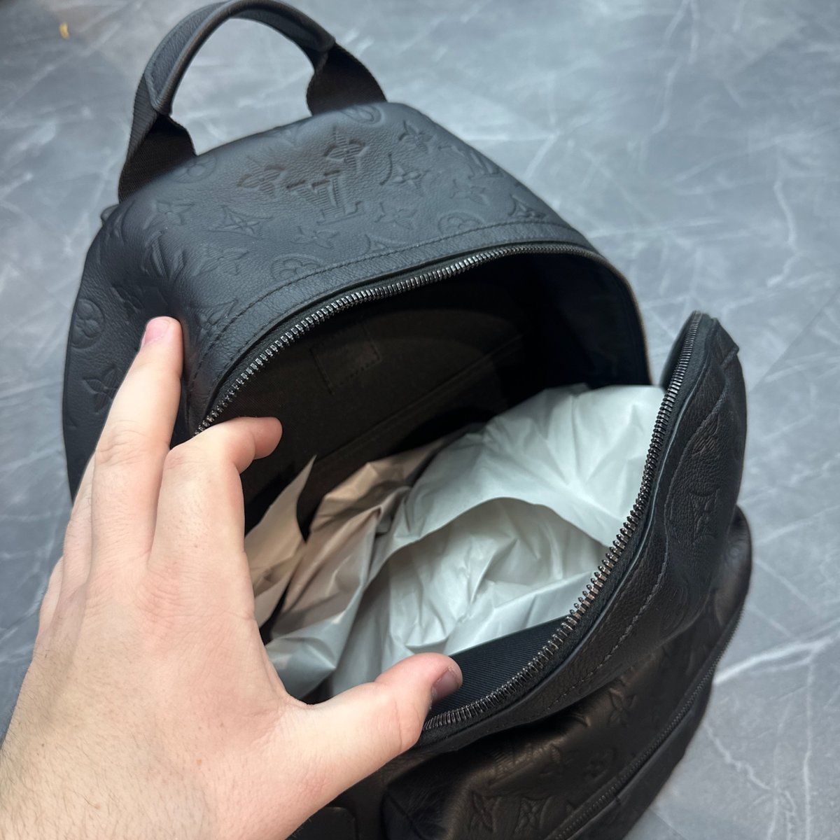 Louis Vuitton Backpack Discovery Monogram Black - Image 5