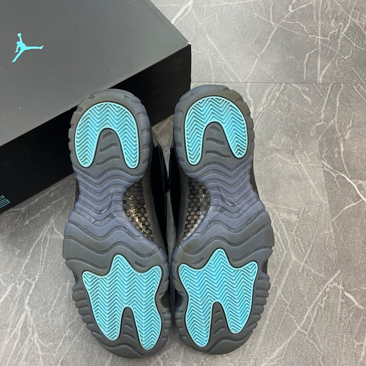 Jordan 11 Retro Gamma Blue (2025) (Size 10) (Moderately Worn)