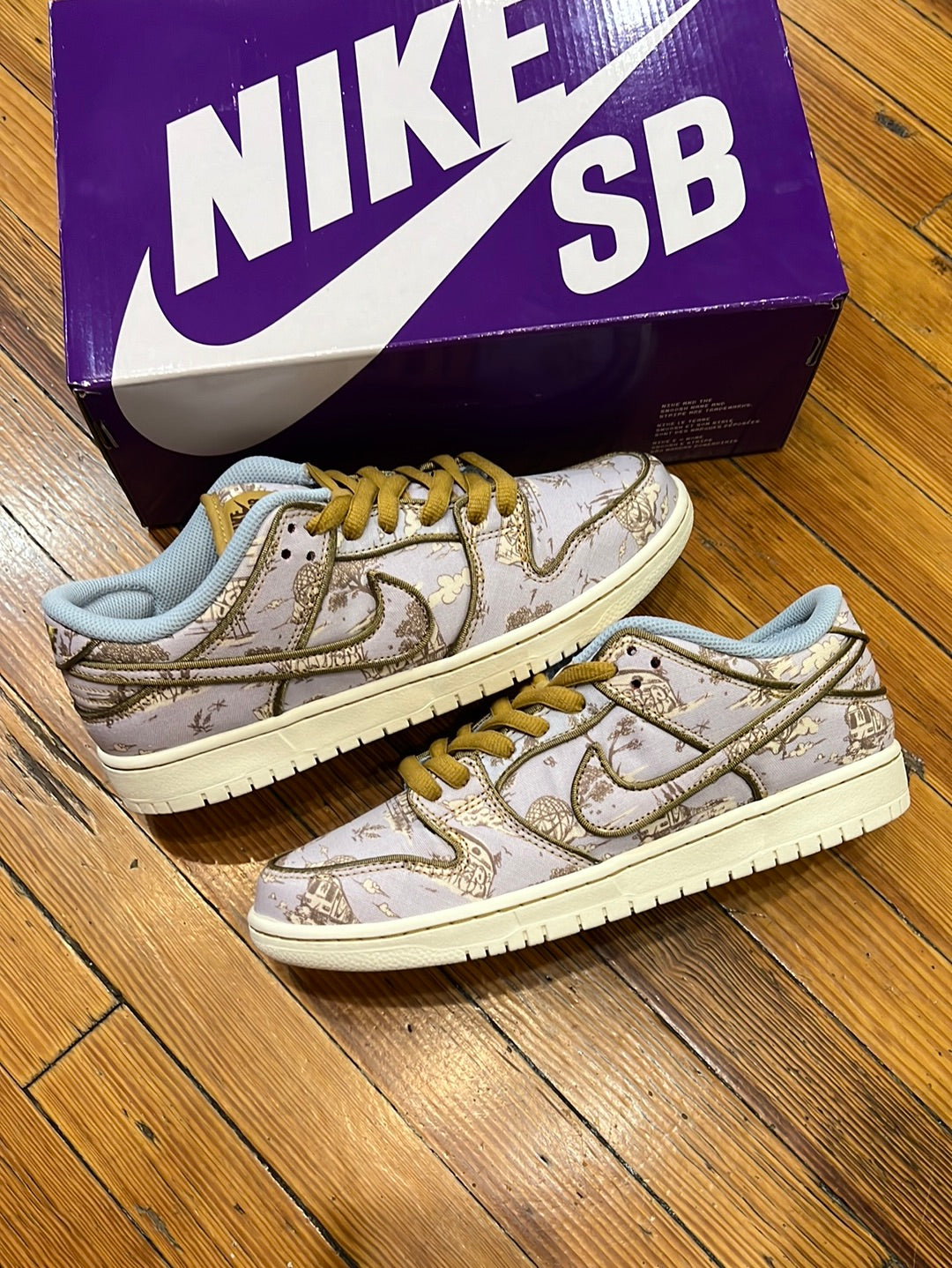 Nike SB Dunk Low “City of Style”