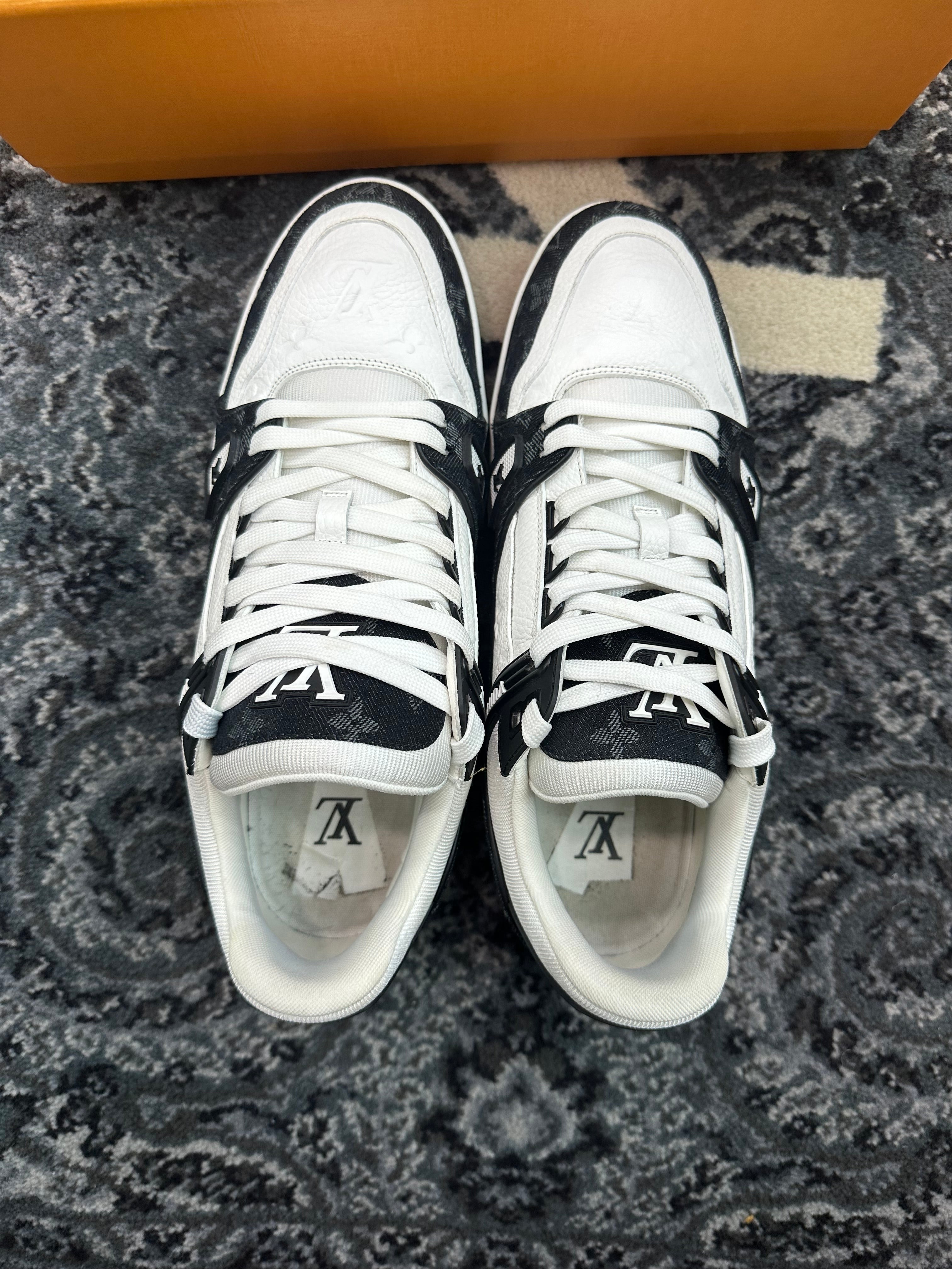 Louis Vuitton Trainer “Black White”
