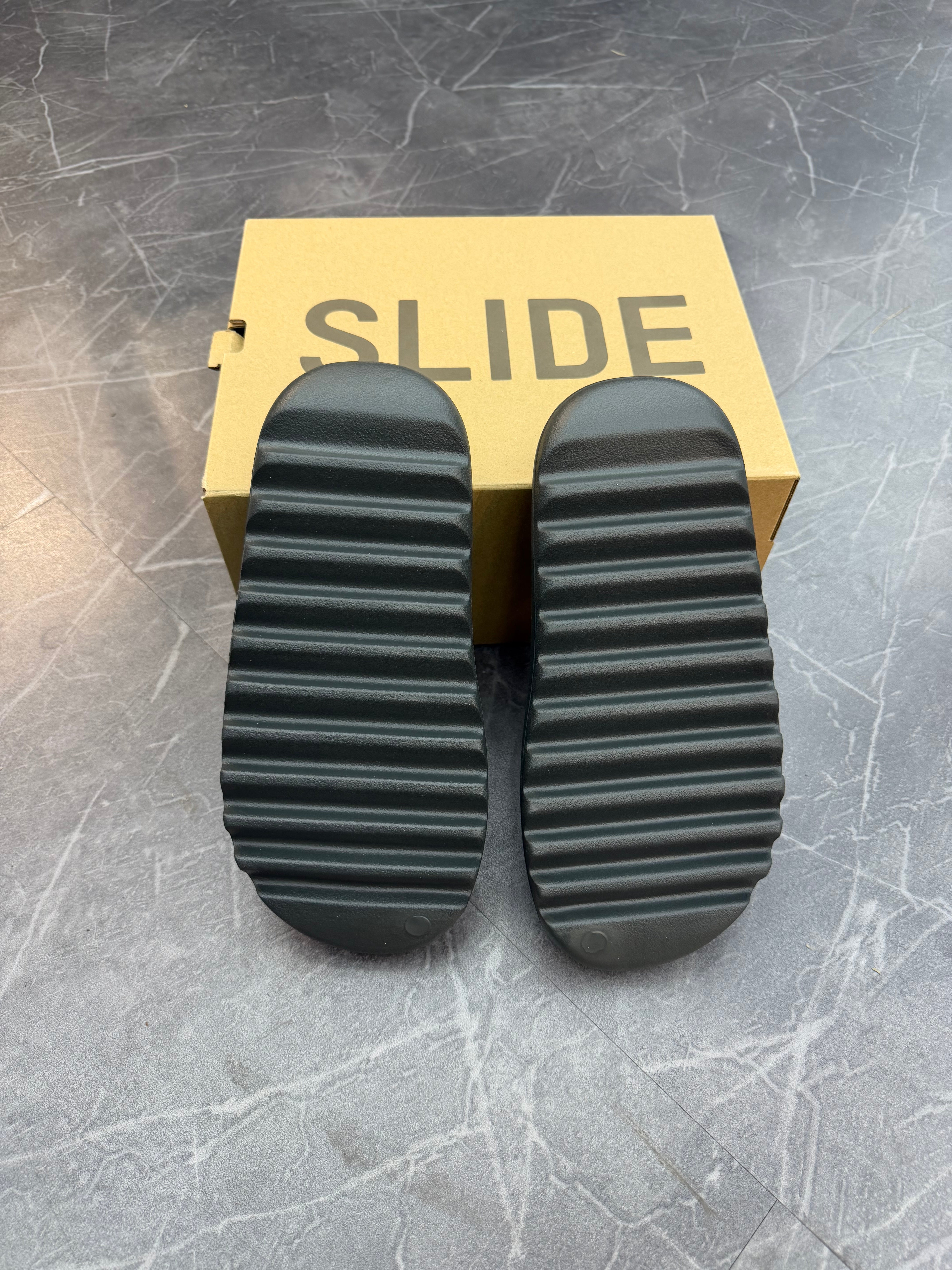 Yeezy Slide “Dark Onyx”