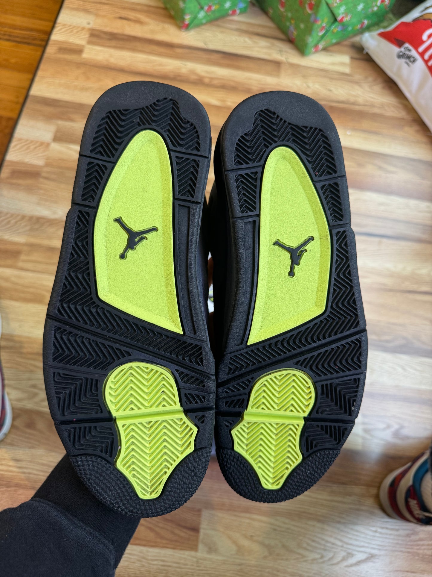 Jordan 4 SE “95 Neon”