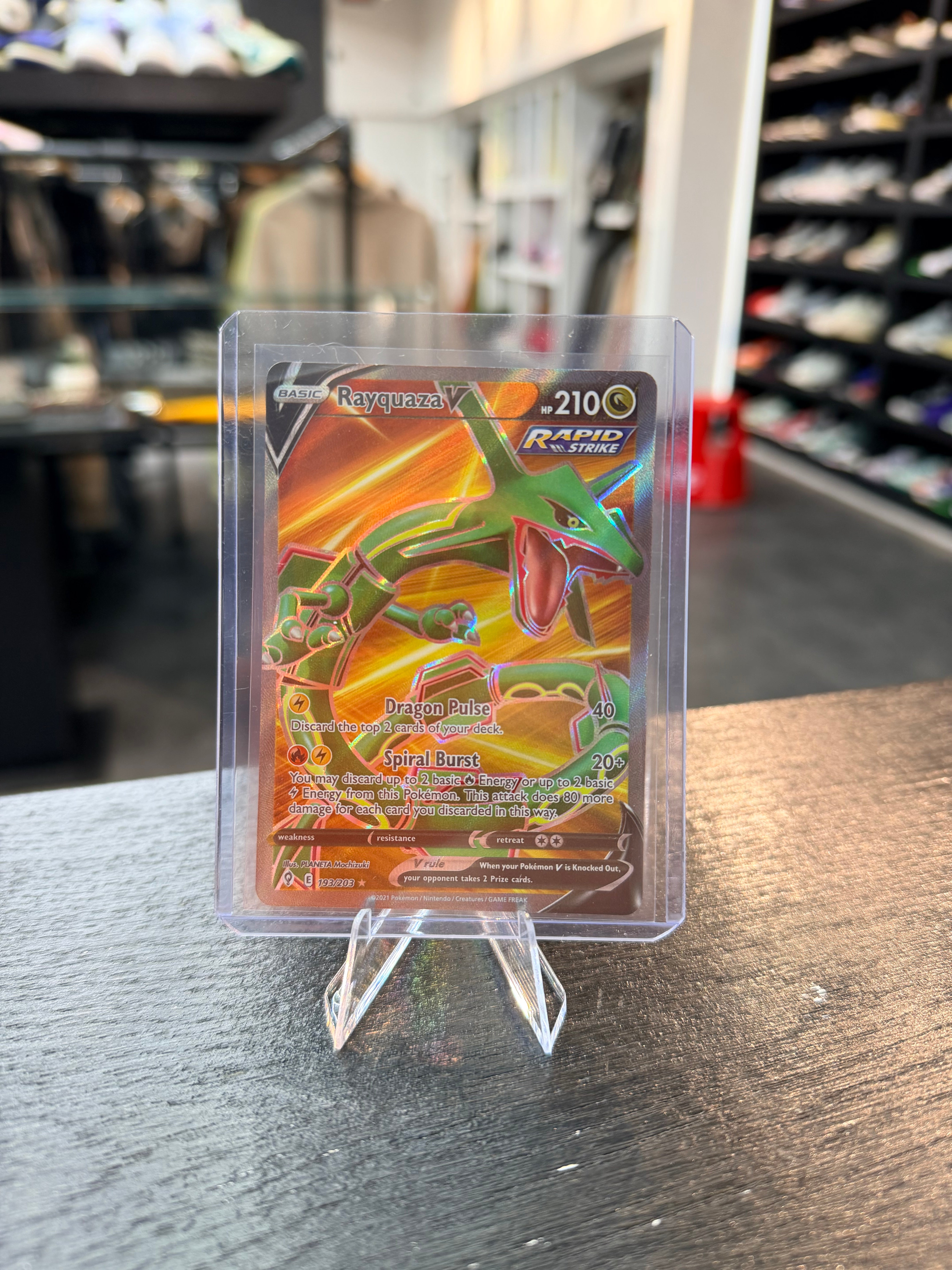 Rayquaza V (Full Art) 193/203