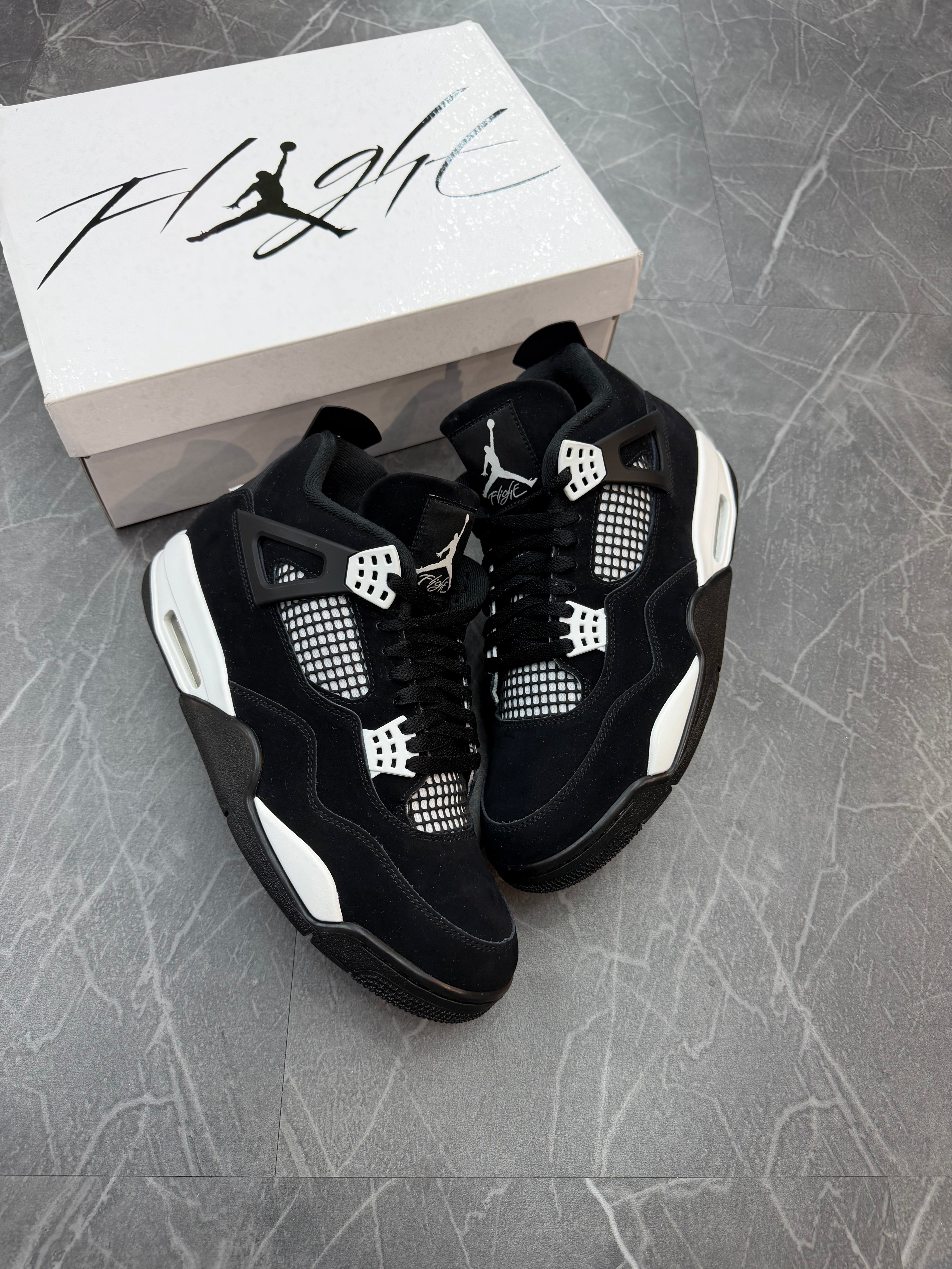 Jordan 4 “White Thunder”