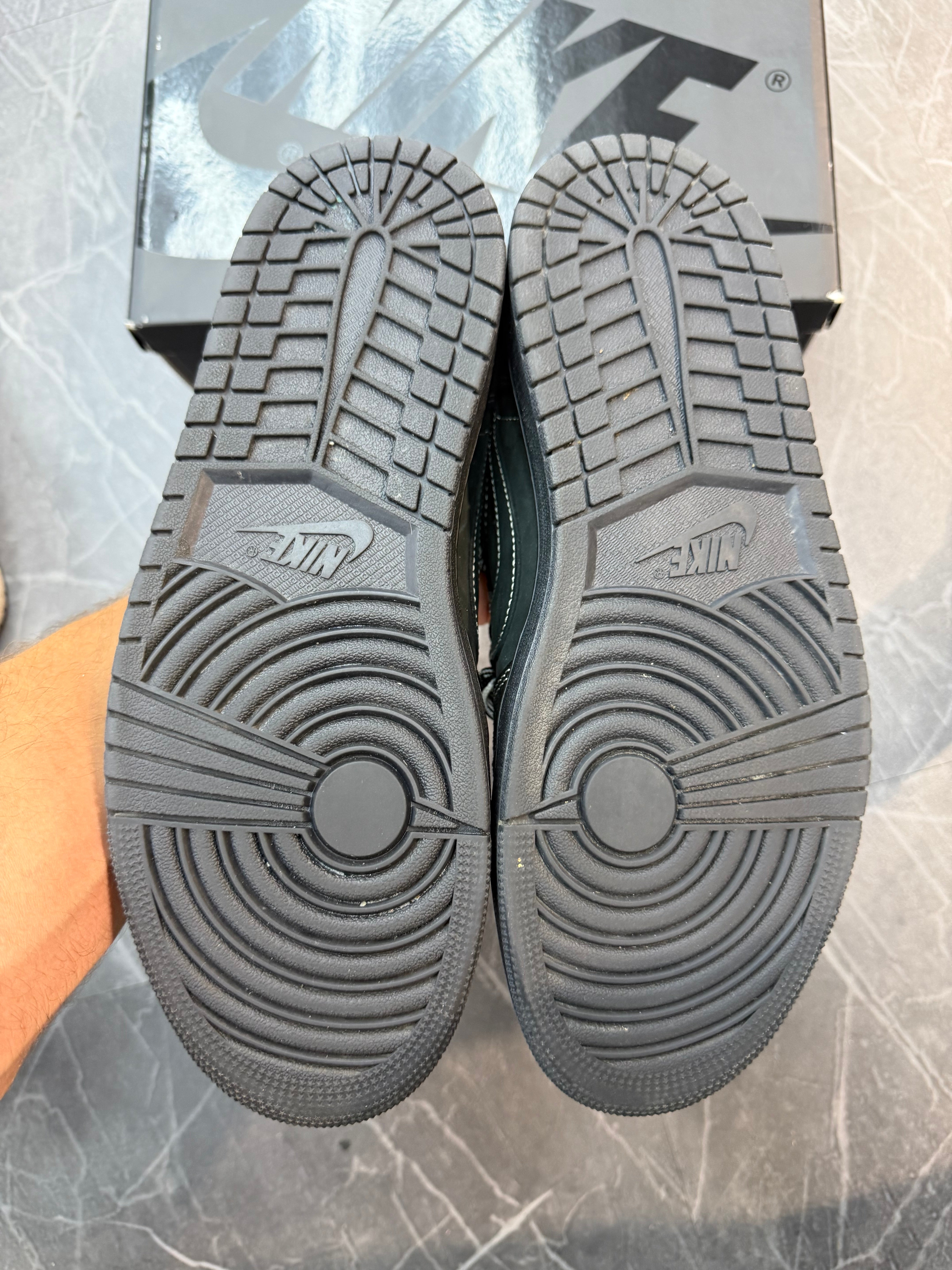 Jordan 1 Low Travis Scott “Phantom”