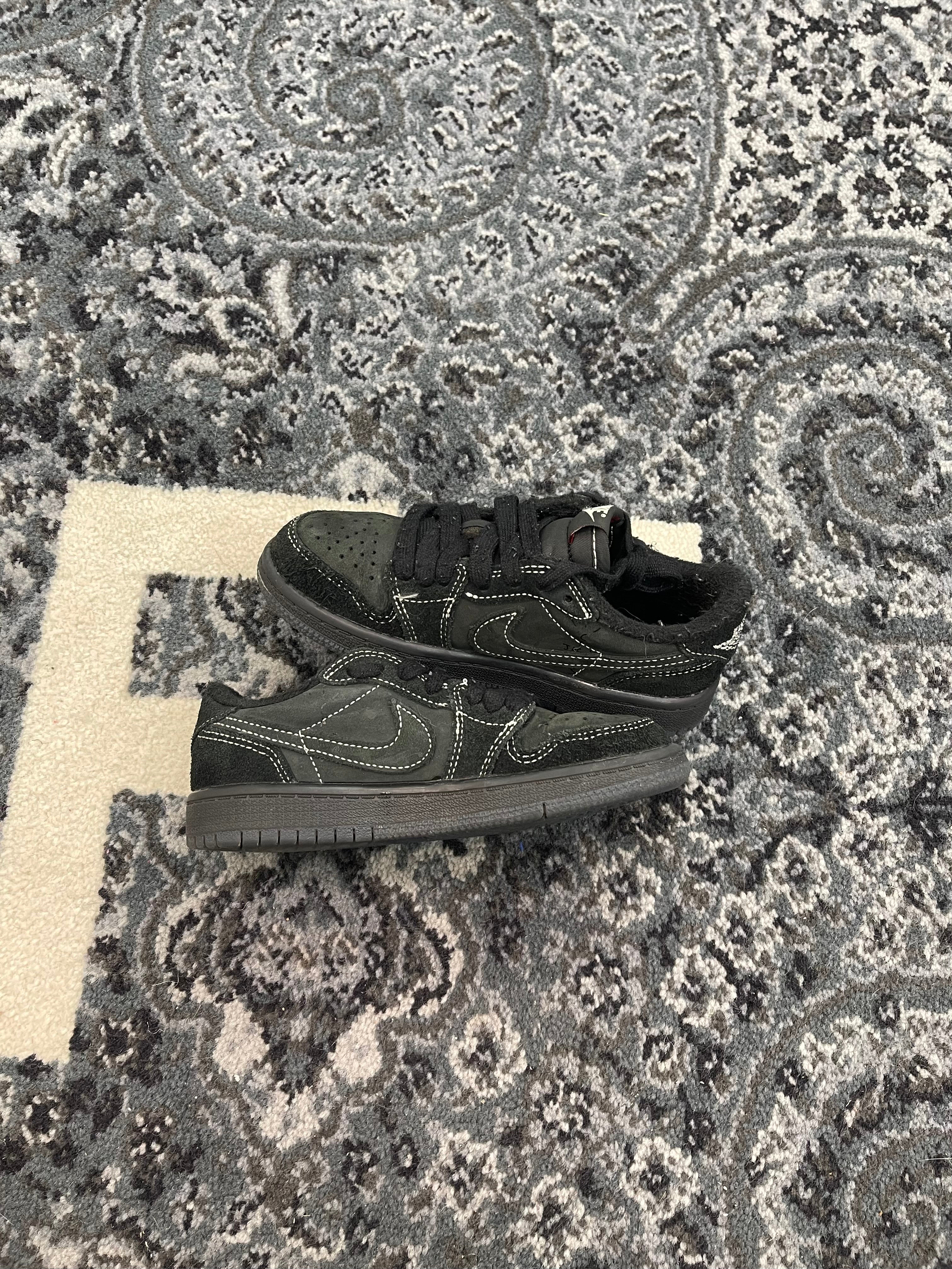 Jordan 1 Low Travis Scott “Phantom”