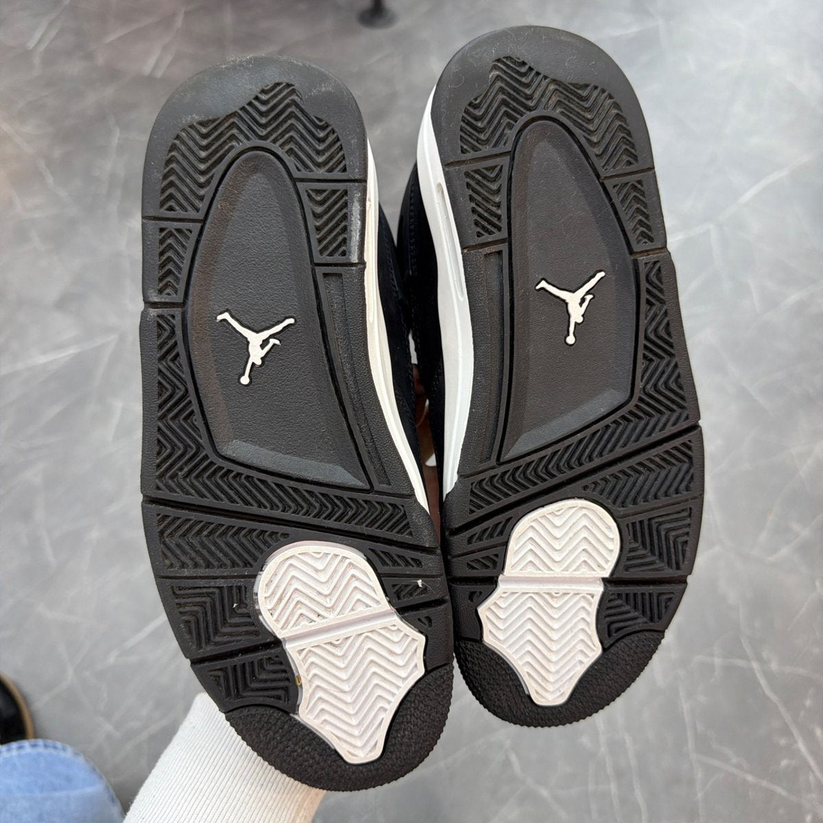 Jordan 4 Retro White Thunder (GS) - Image 4