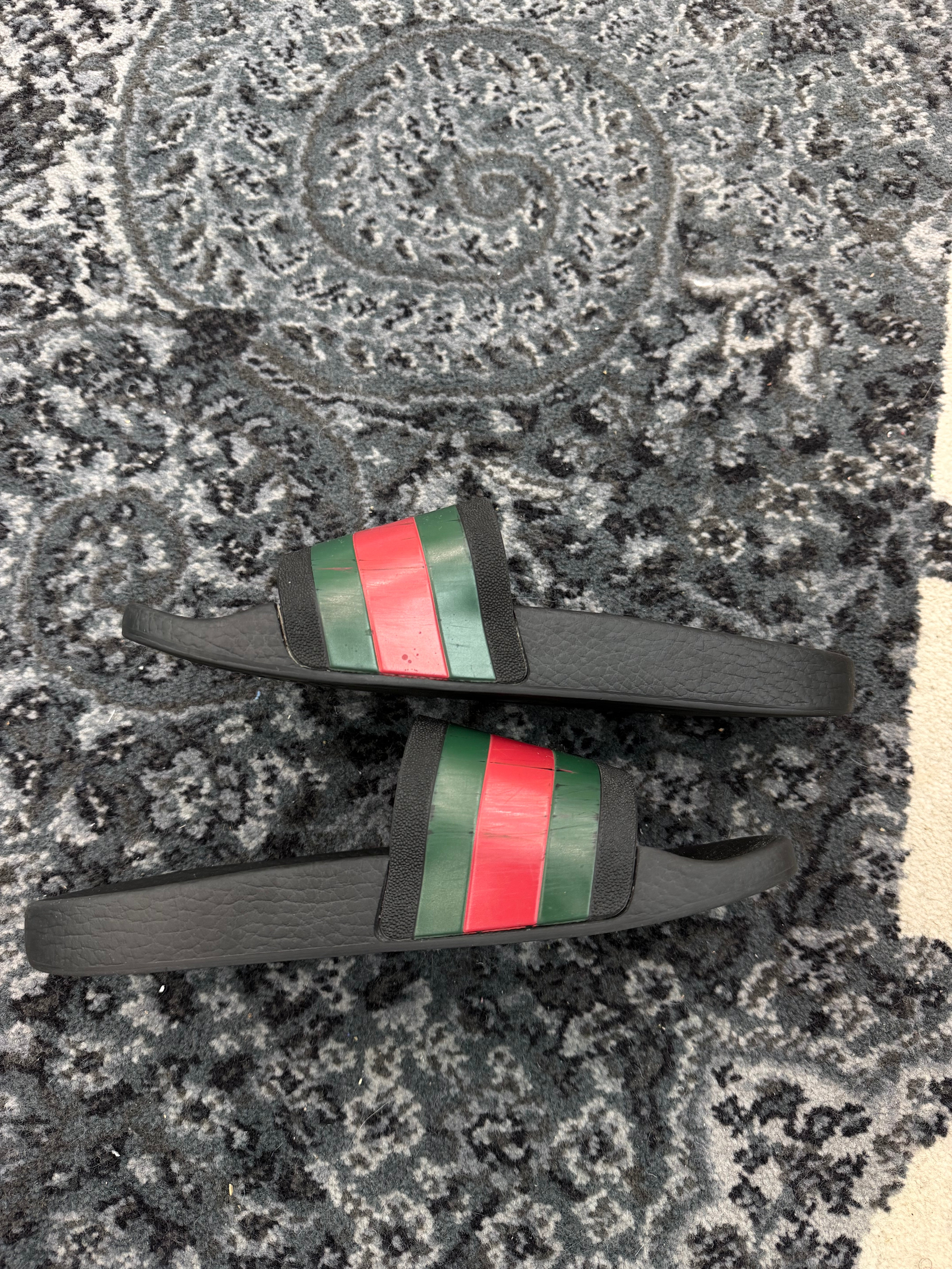Gucci Pursuit Pool Slides “Black”