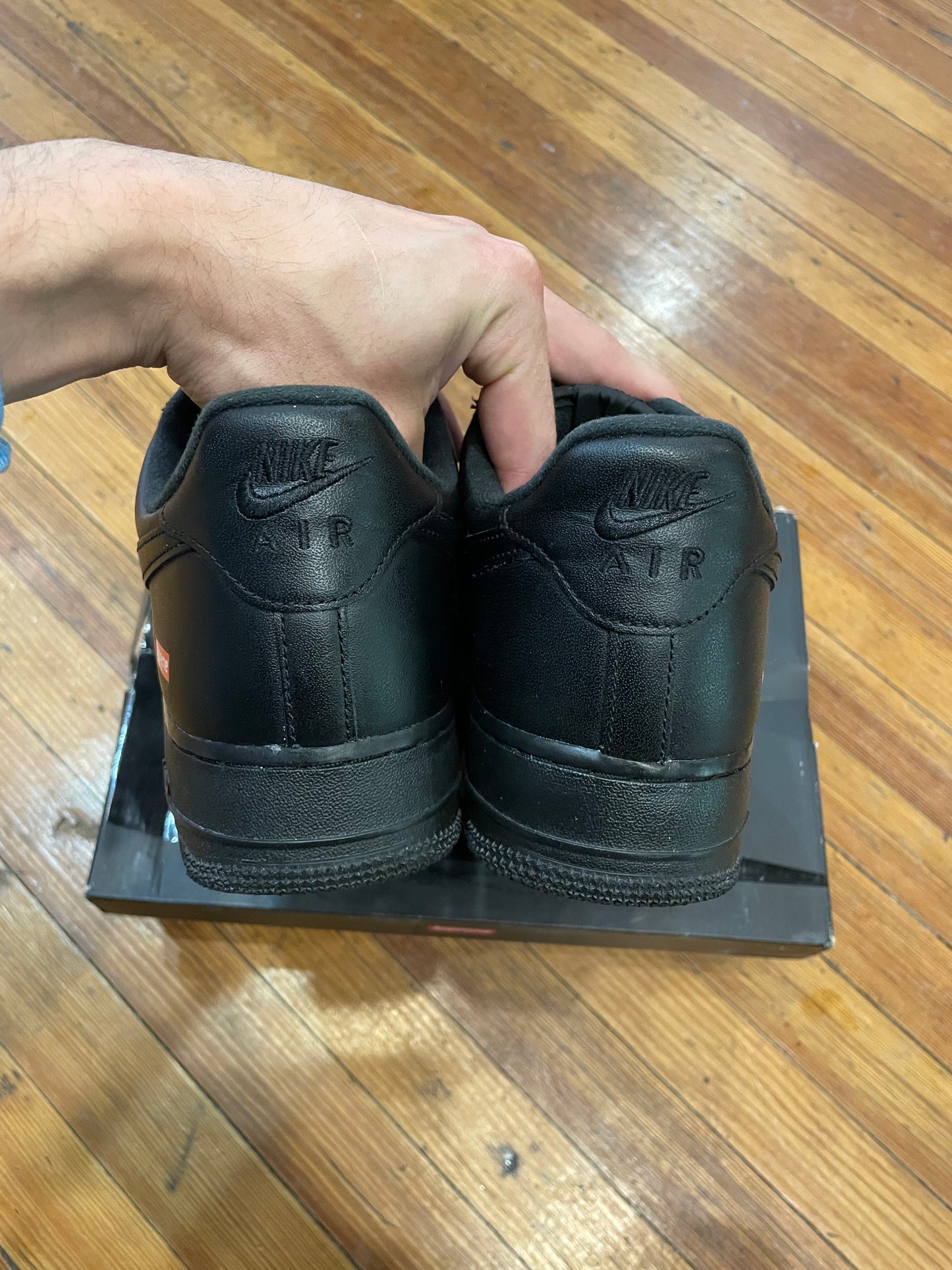 Supreme Air Force 1 Low “Black”