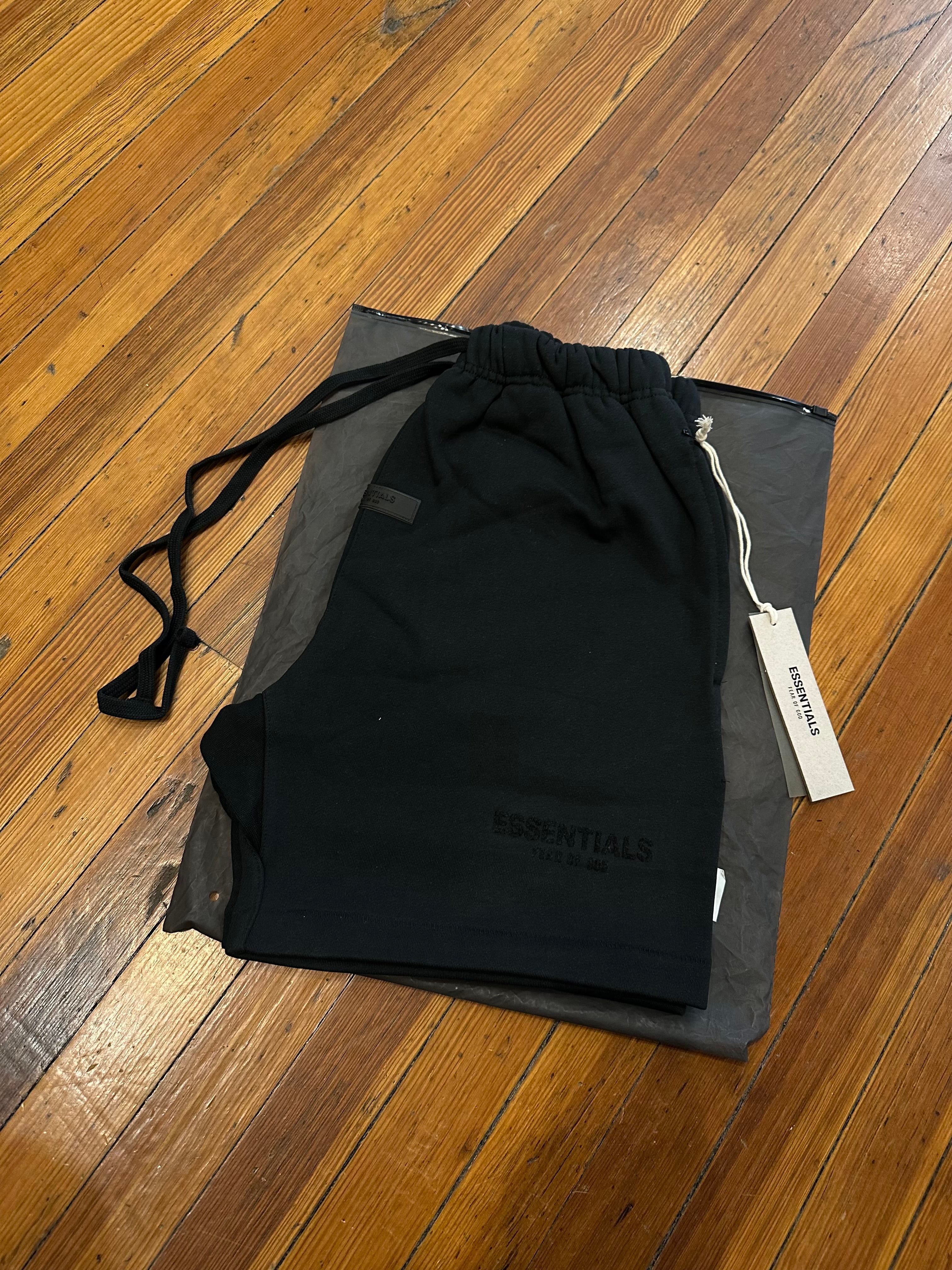 Essentials Sweatshort “Black”