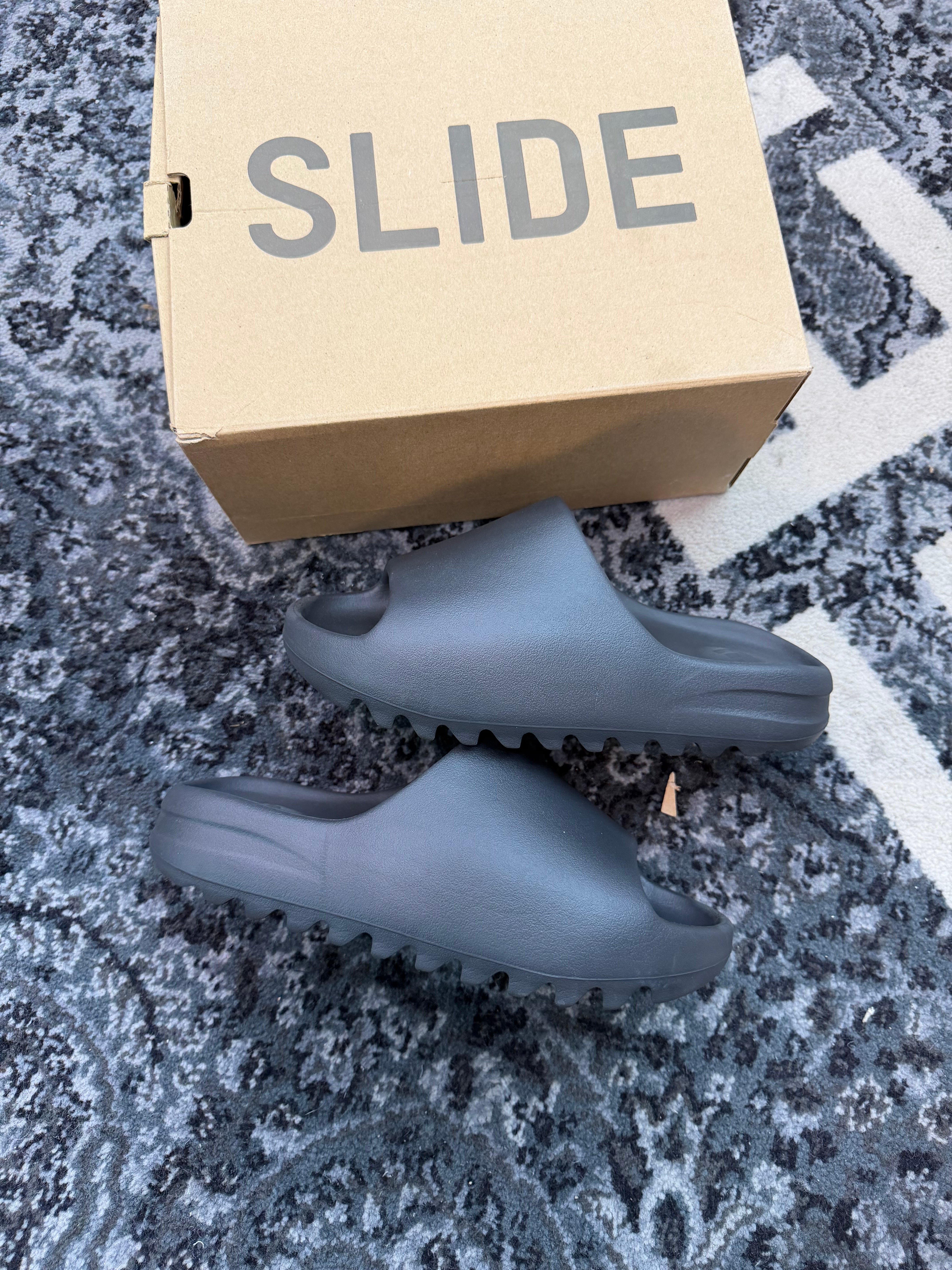 Yeezy Slide “Onyx”