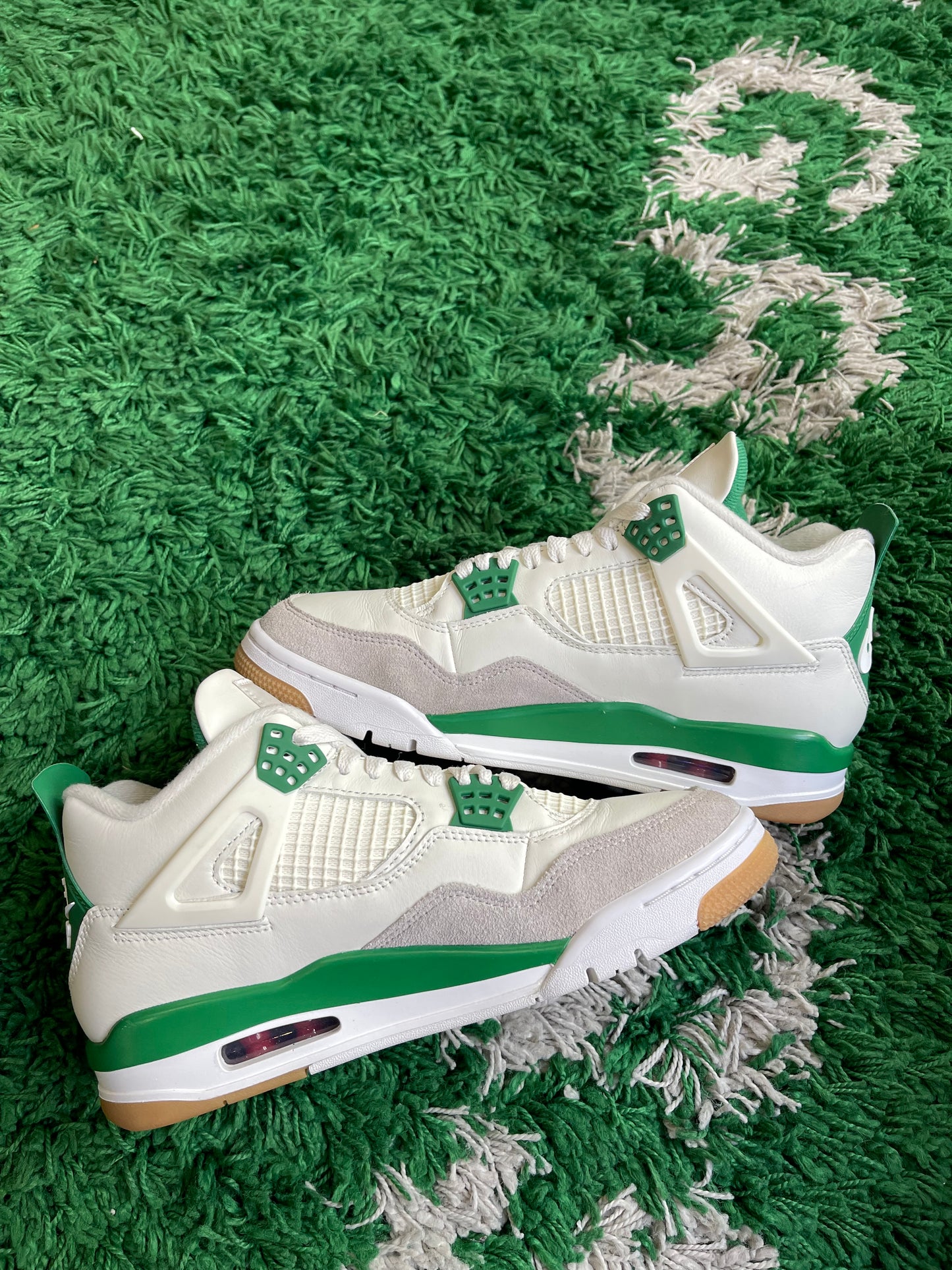 Jordan 4 SB “Pine Green”