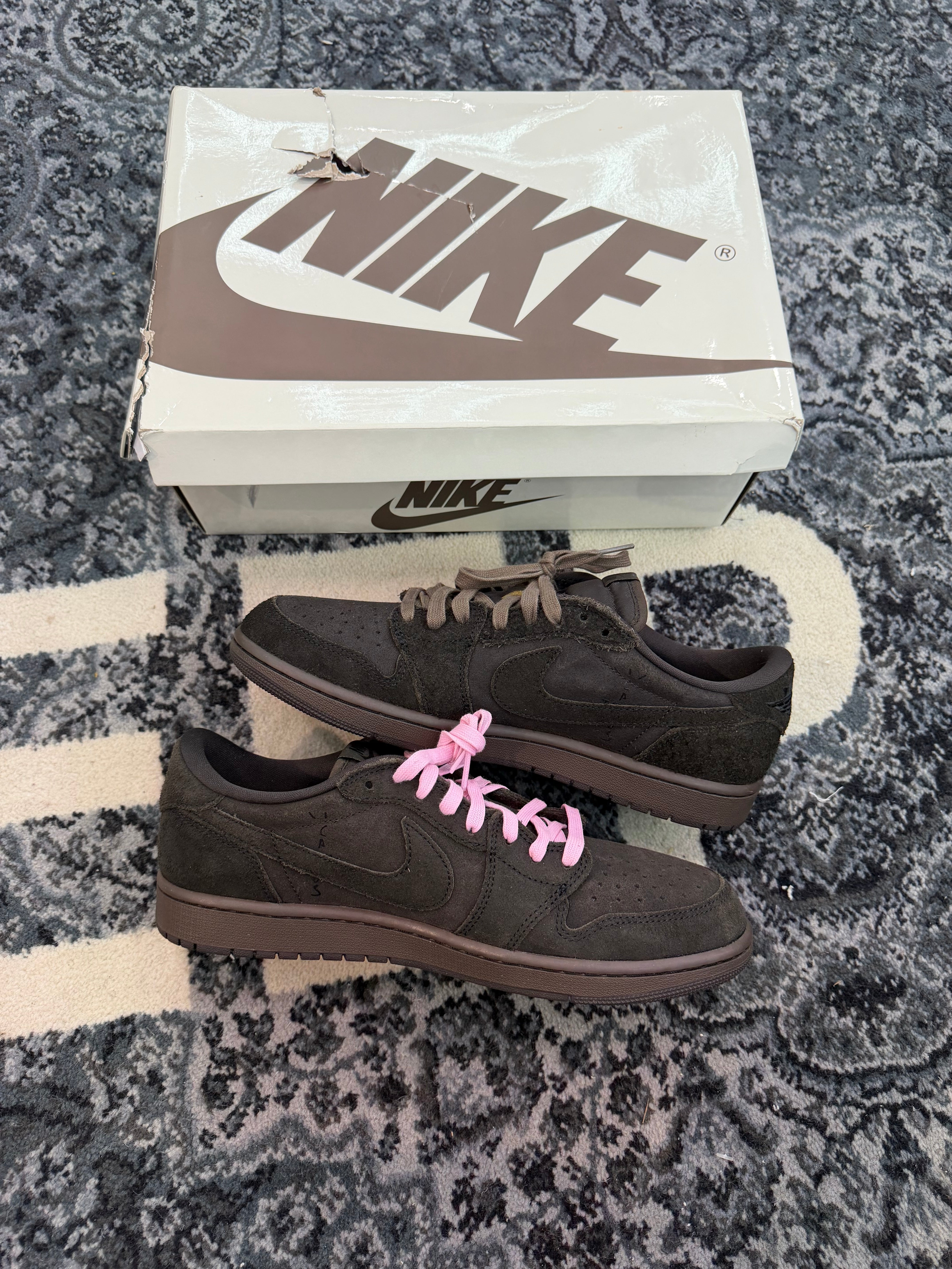 Jordan 1 Low Travis Scott “Velvet Brown”