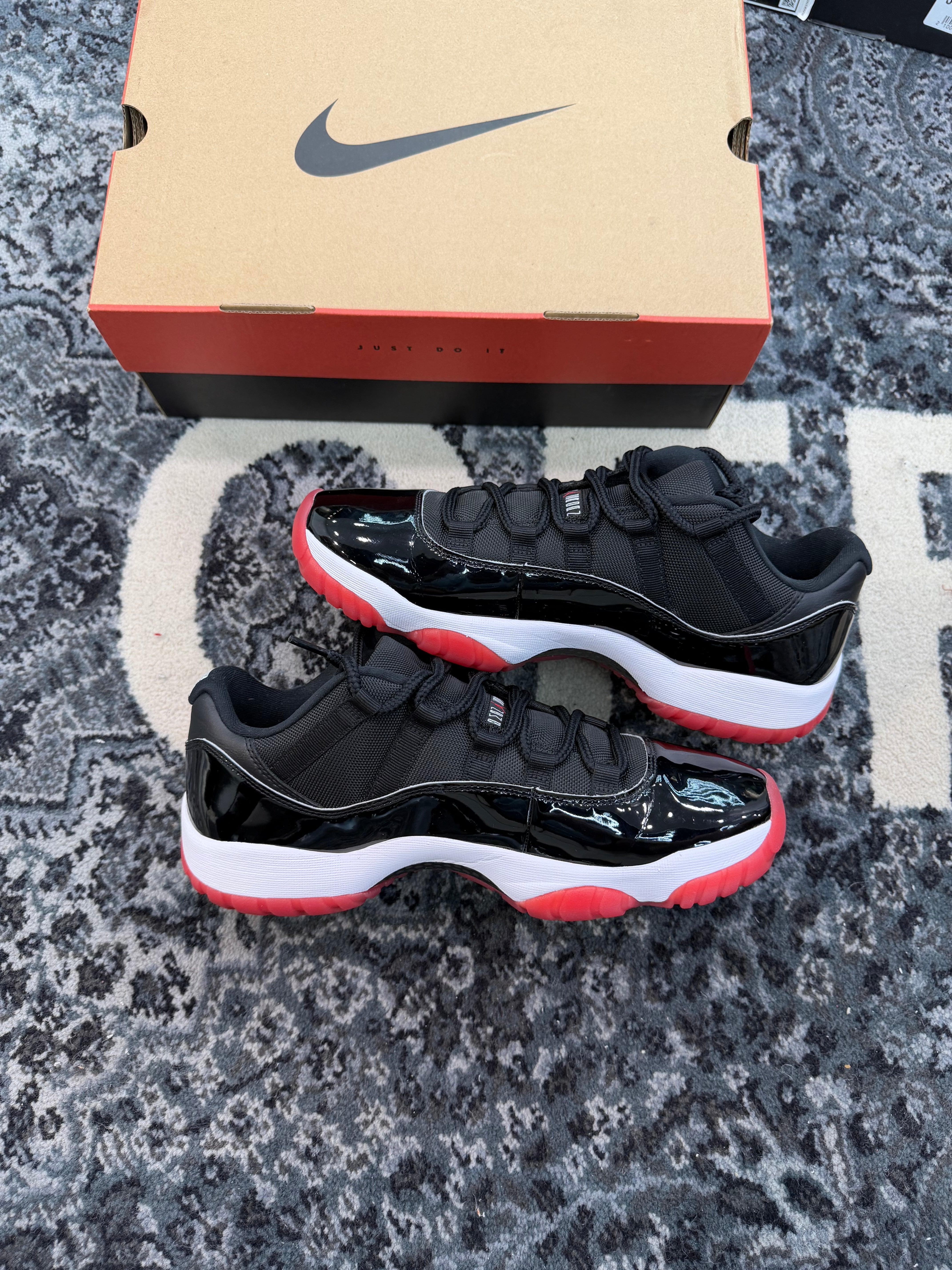 Jordan 11 Low “Bred”