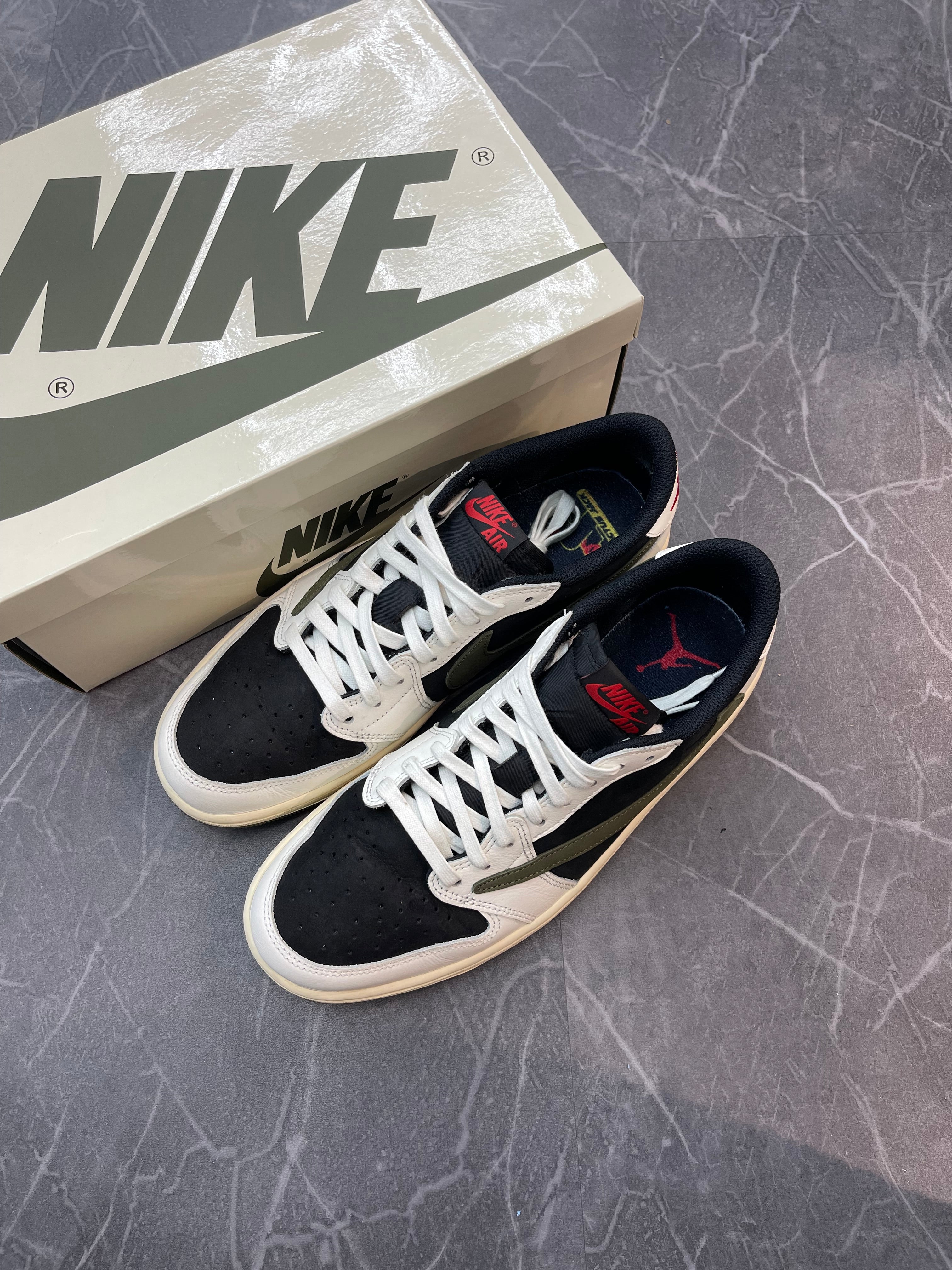 Jordan 1 Low Travis Scott “Olive”
