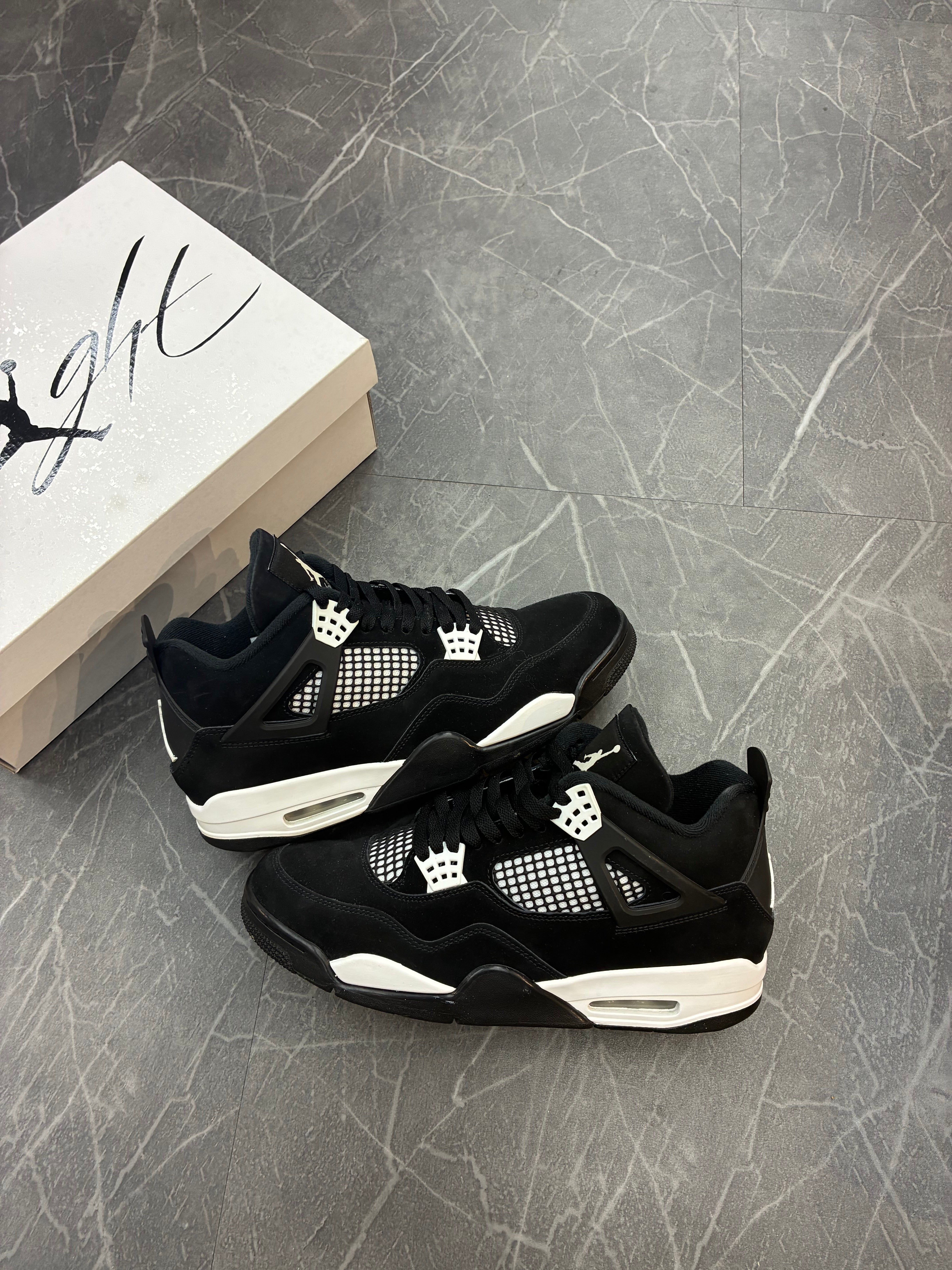 Jordan 4 “White Thunder”