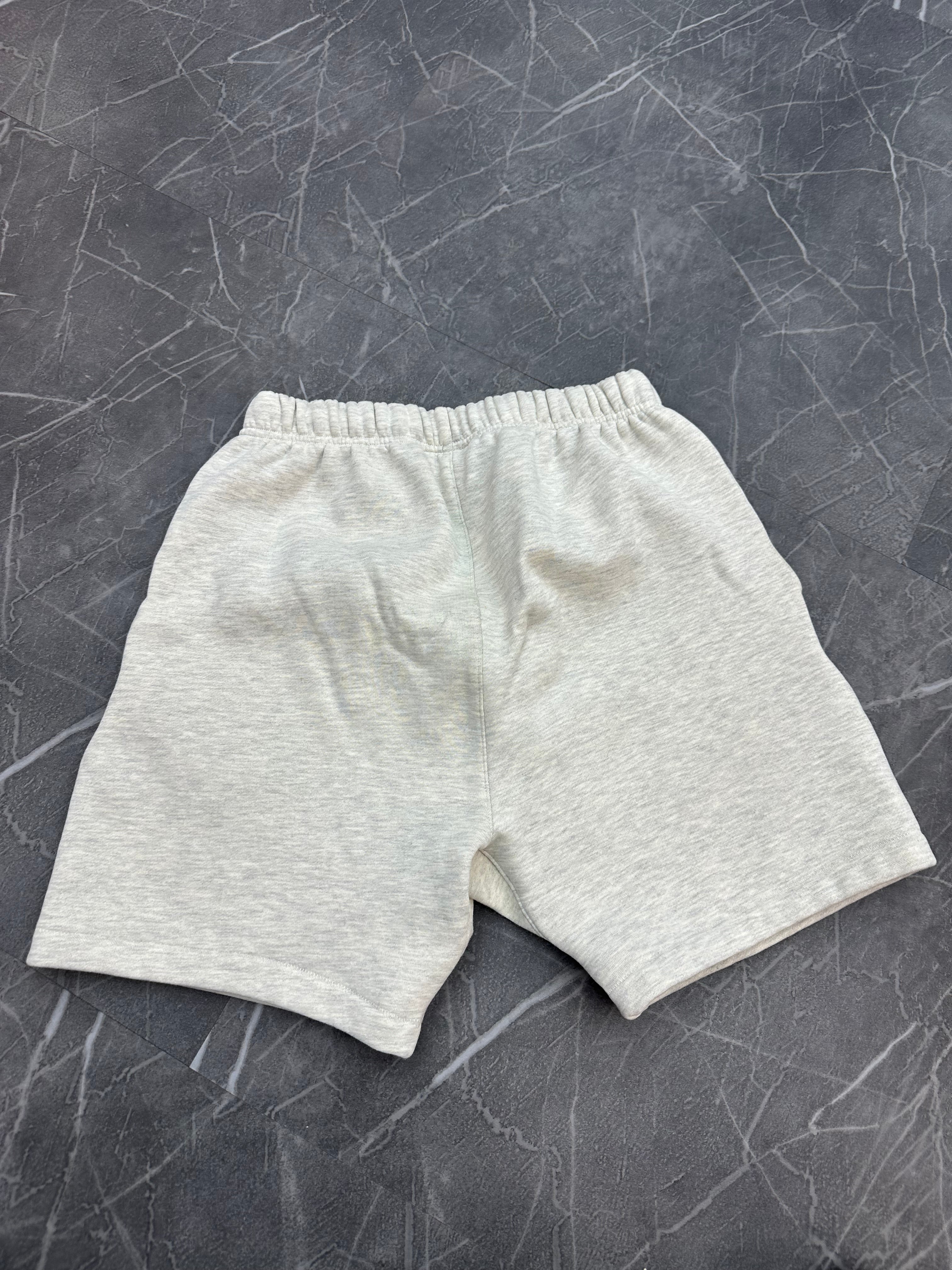 Essentials Sweatshort “Light Oatmeal”