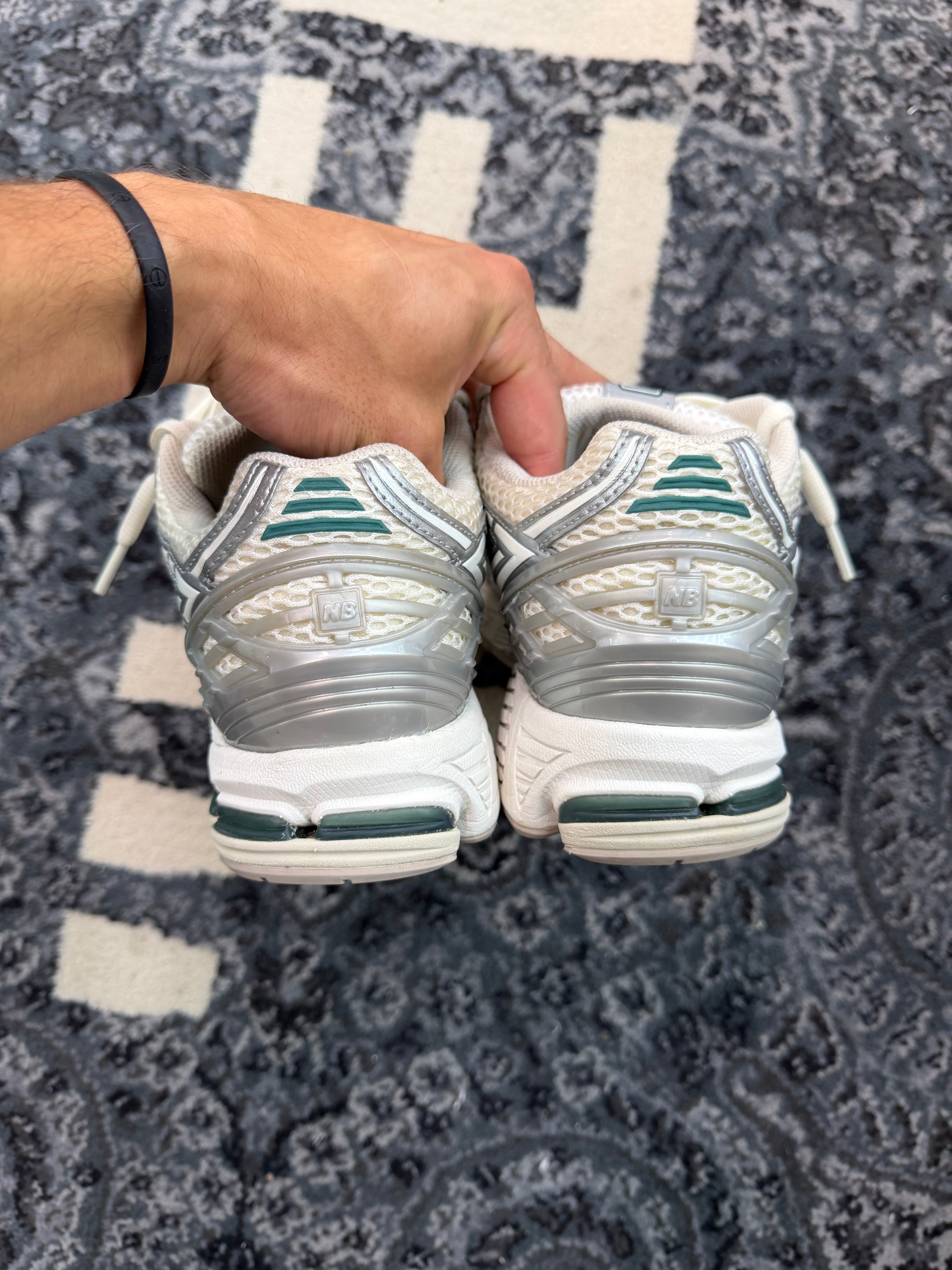 New Balance 1906R “Silver Metallic Sea Salt”