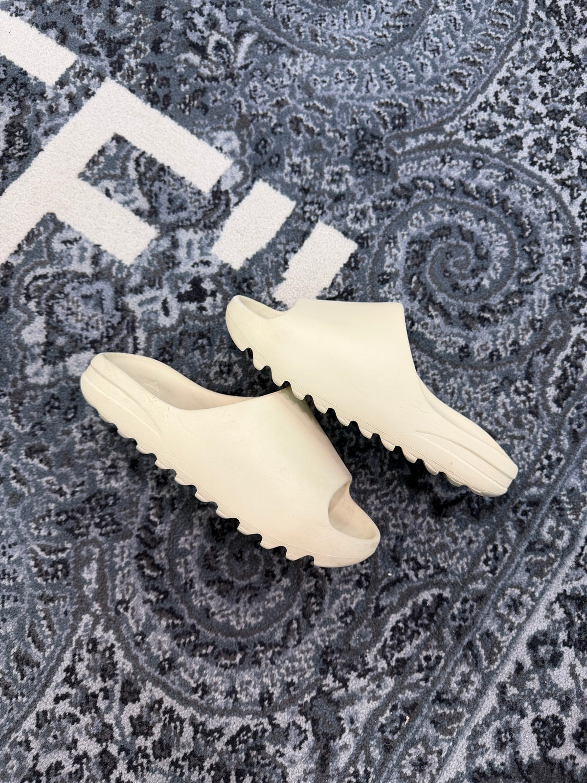 Yeezy Slide “Bone”