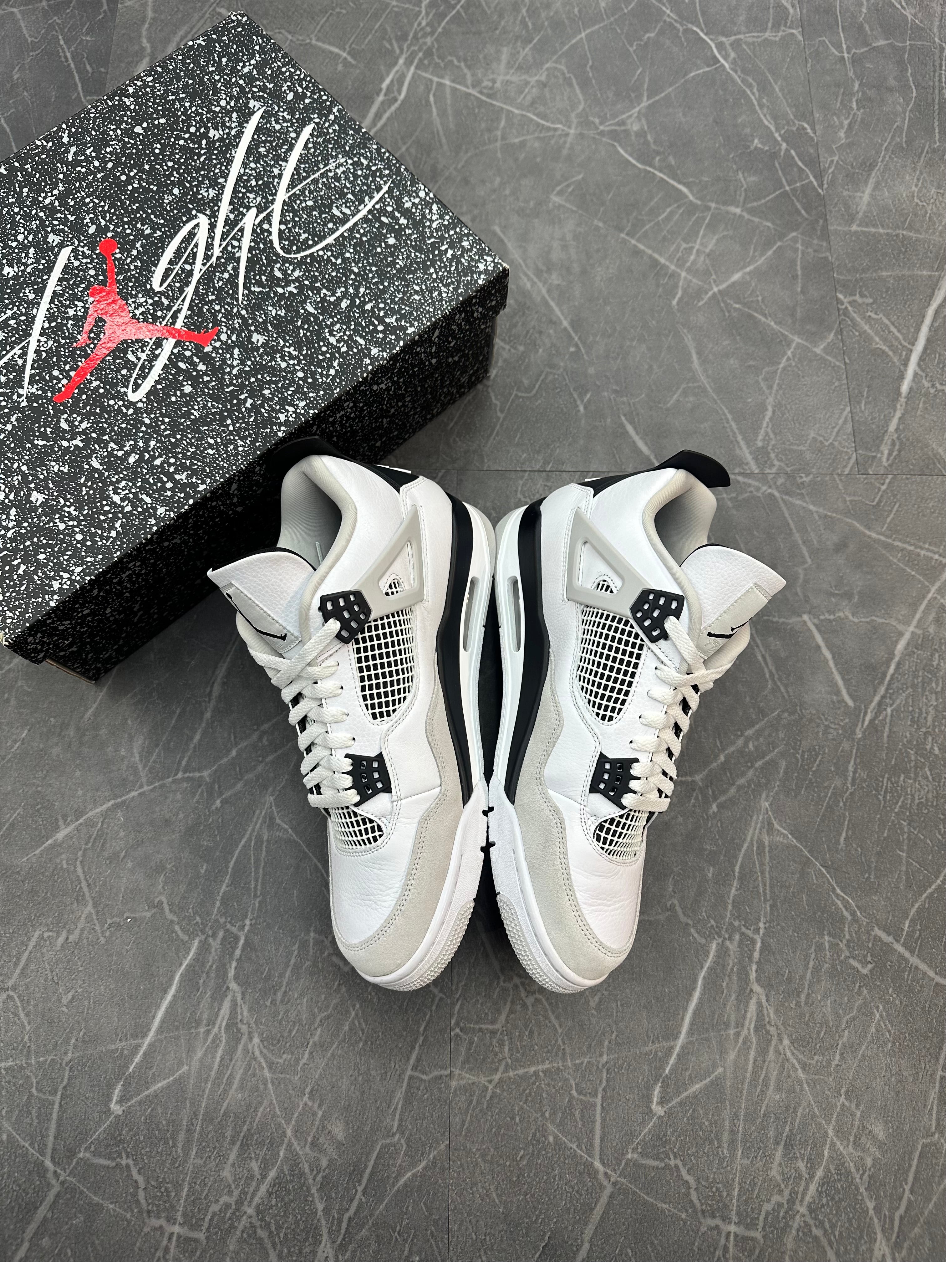 Jordan 4 “Military Black”