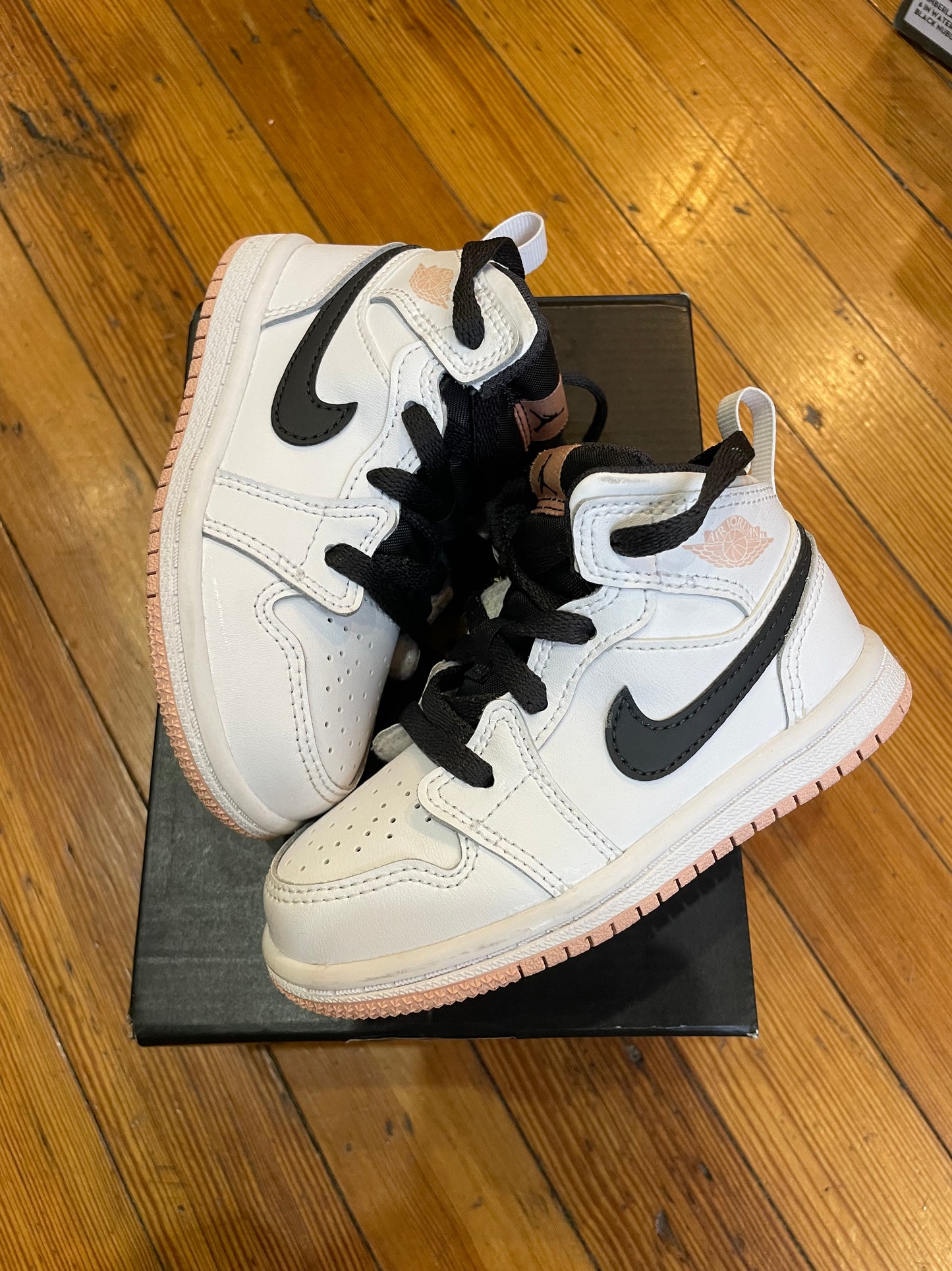 Jordan 1 High “Mid Artic Orange”
