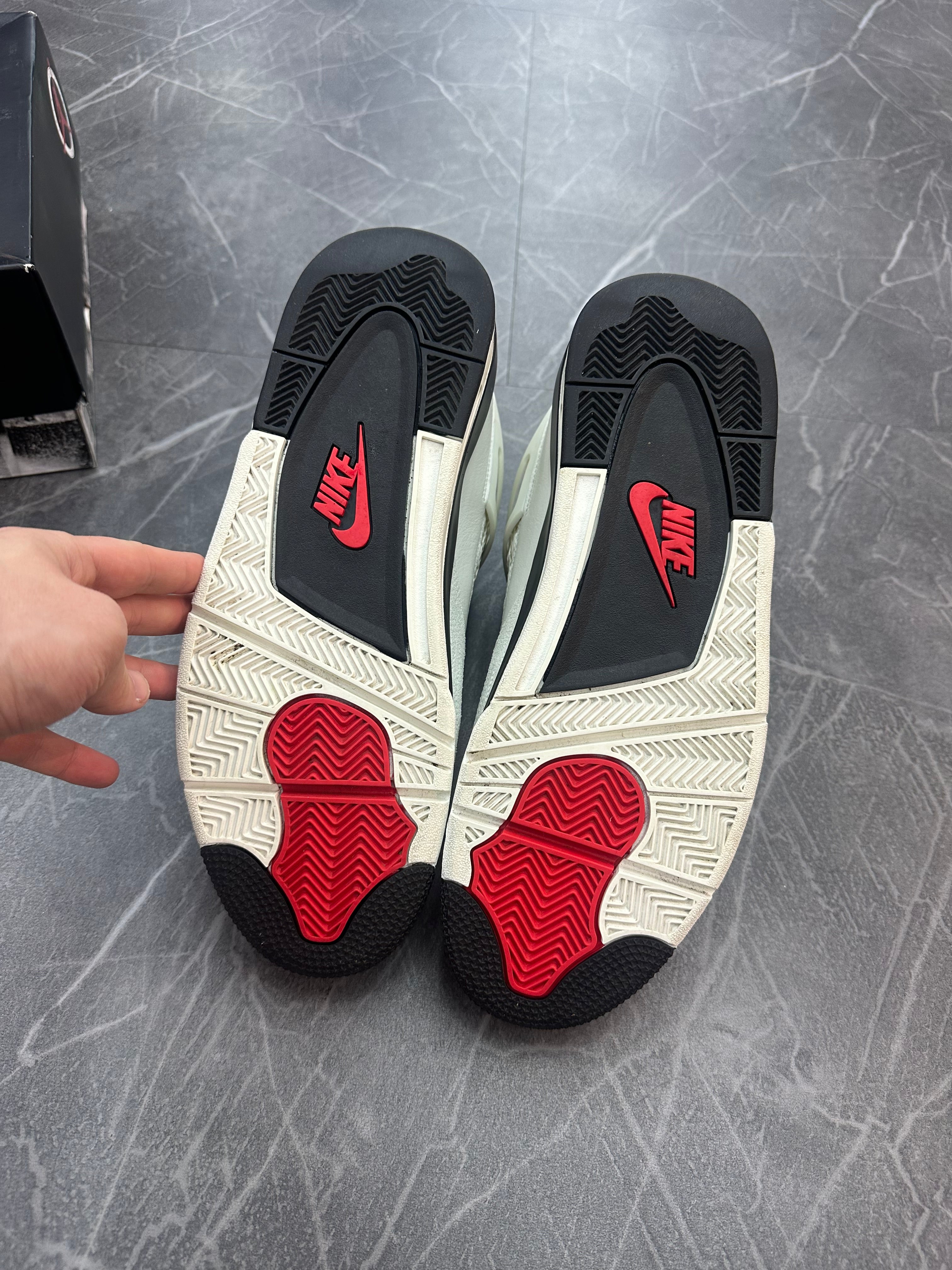 Jordan 4 “Flight Club”